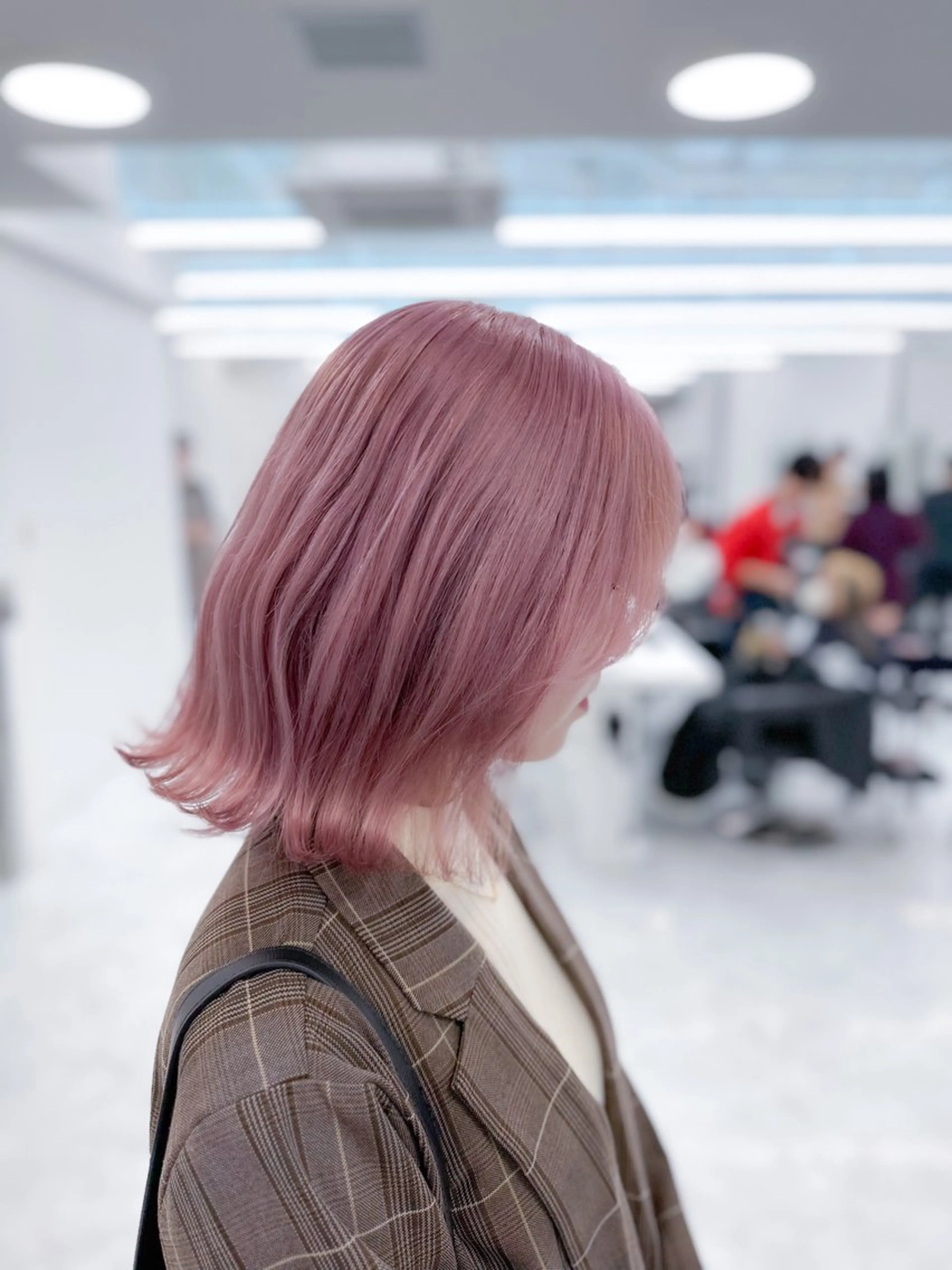 ミディアム カラー ウルフ&レイヤー特化 まとまる美髪矯正のヘアスタイル