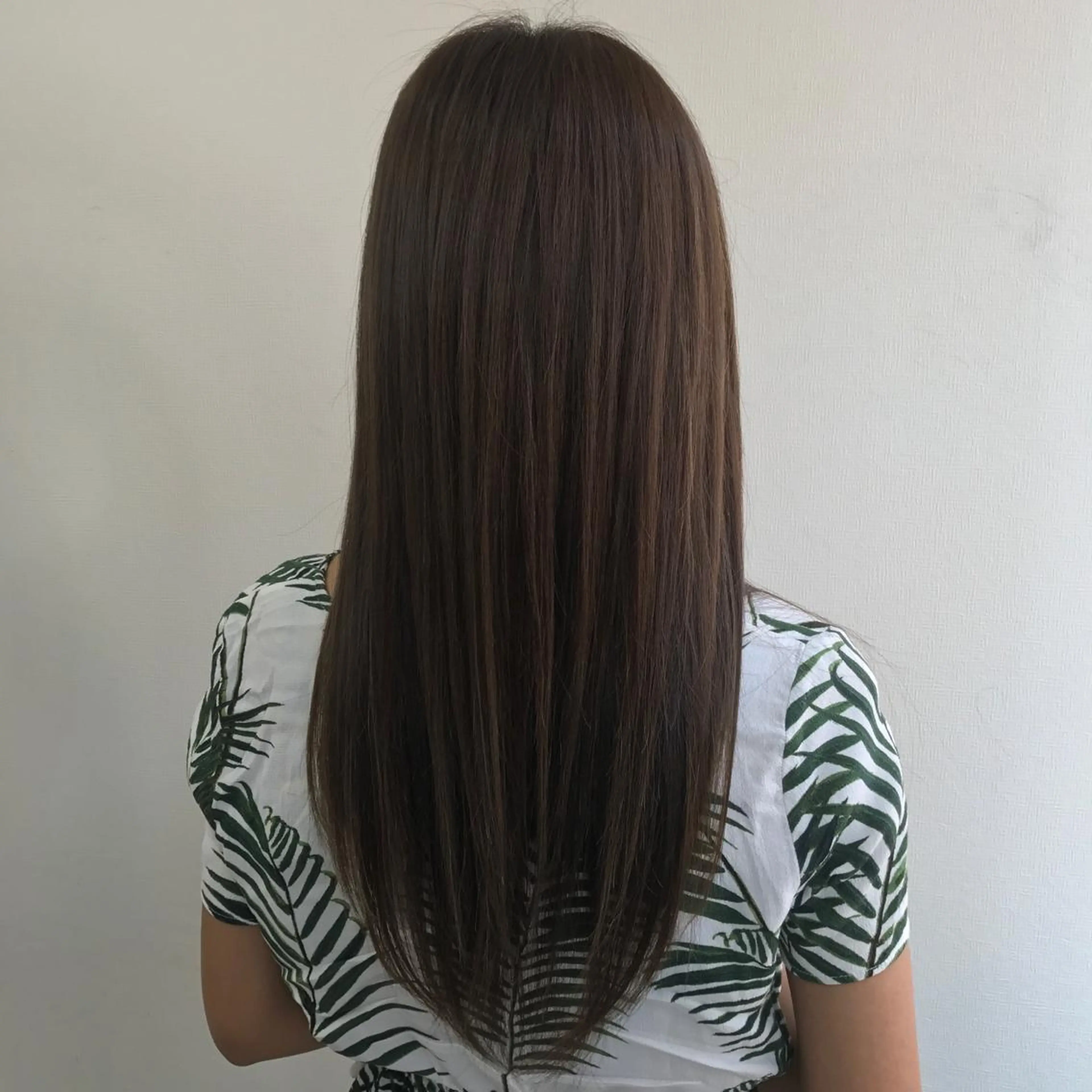 ロング 髪質改善 白髪ぼかし、髪質改善 富田隼仁のヘアスタイル