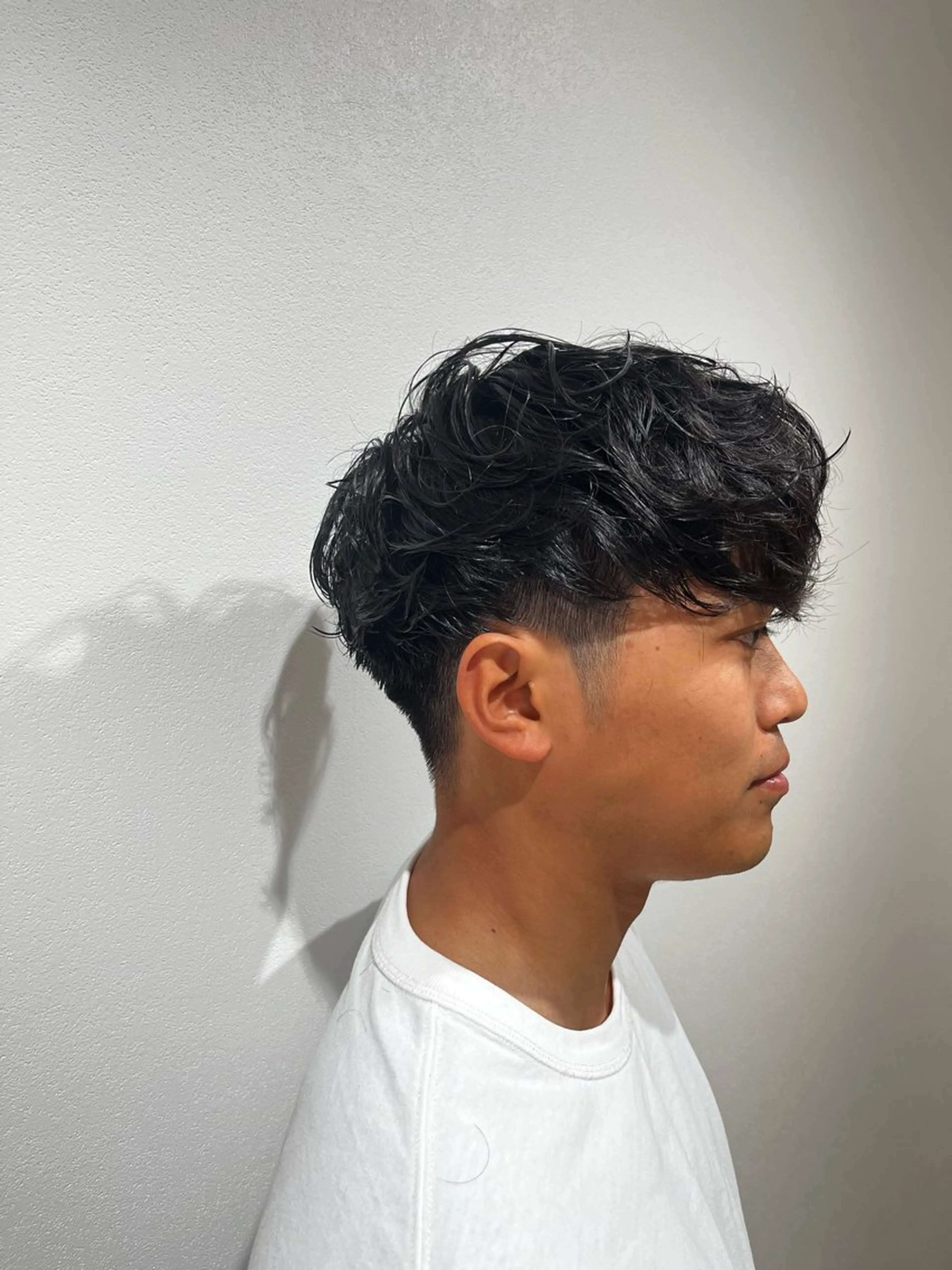 パーマ メンズ スペインカール カット パーマ ケアブリーチ、パーマ 田中千隼のヘアスタイル