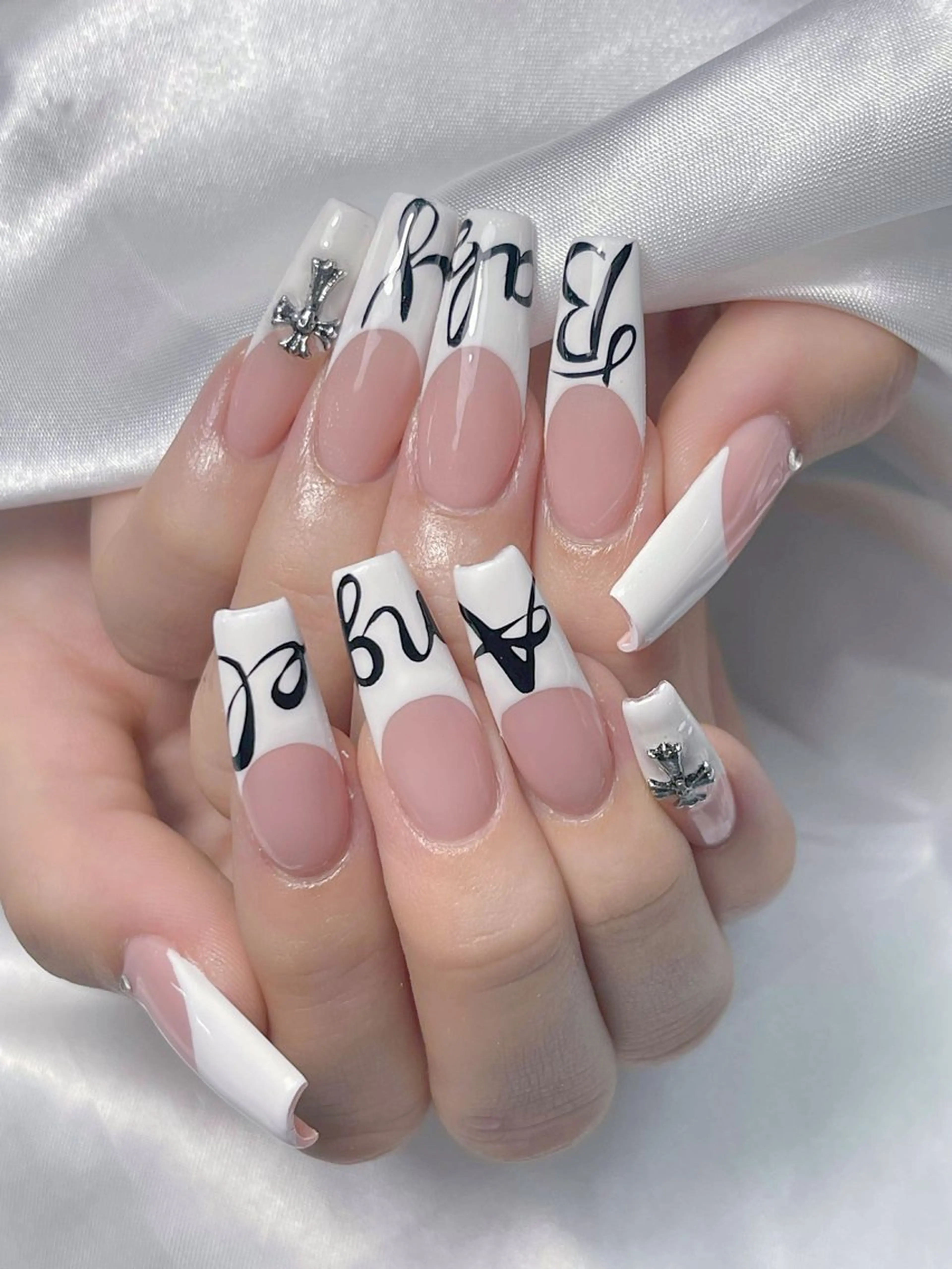 ネイル ハンドネイル LEELA NAIL STUDIOのネイルデザイン