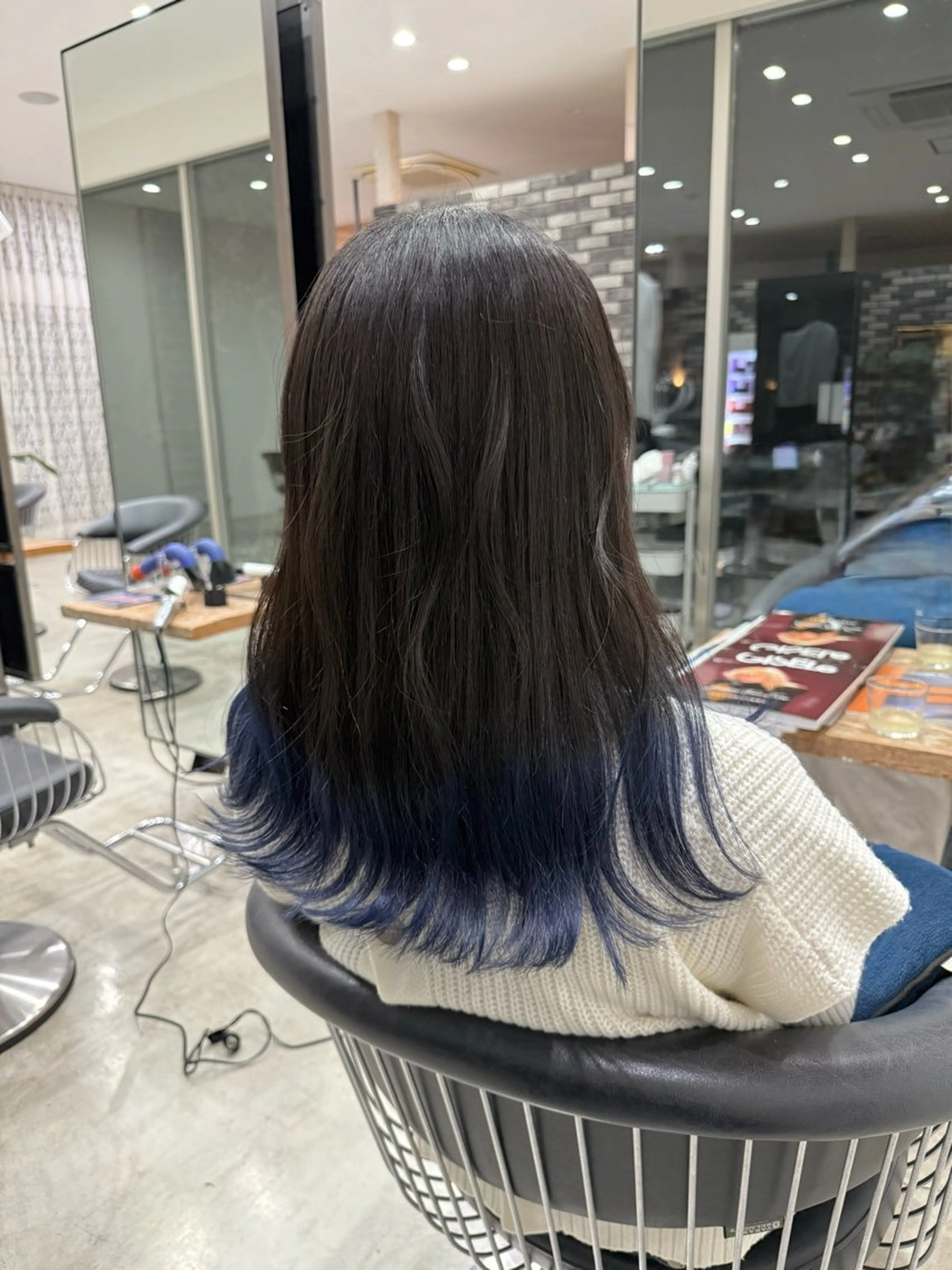 セミロング カラー ブリーチ ブルーカラー ヘアカラー 芳賀 風斗のヘアスタイル