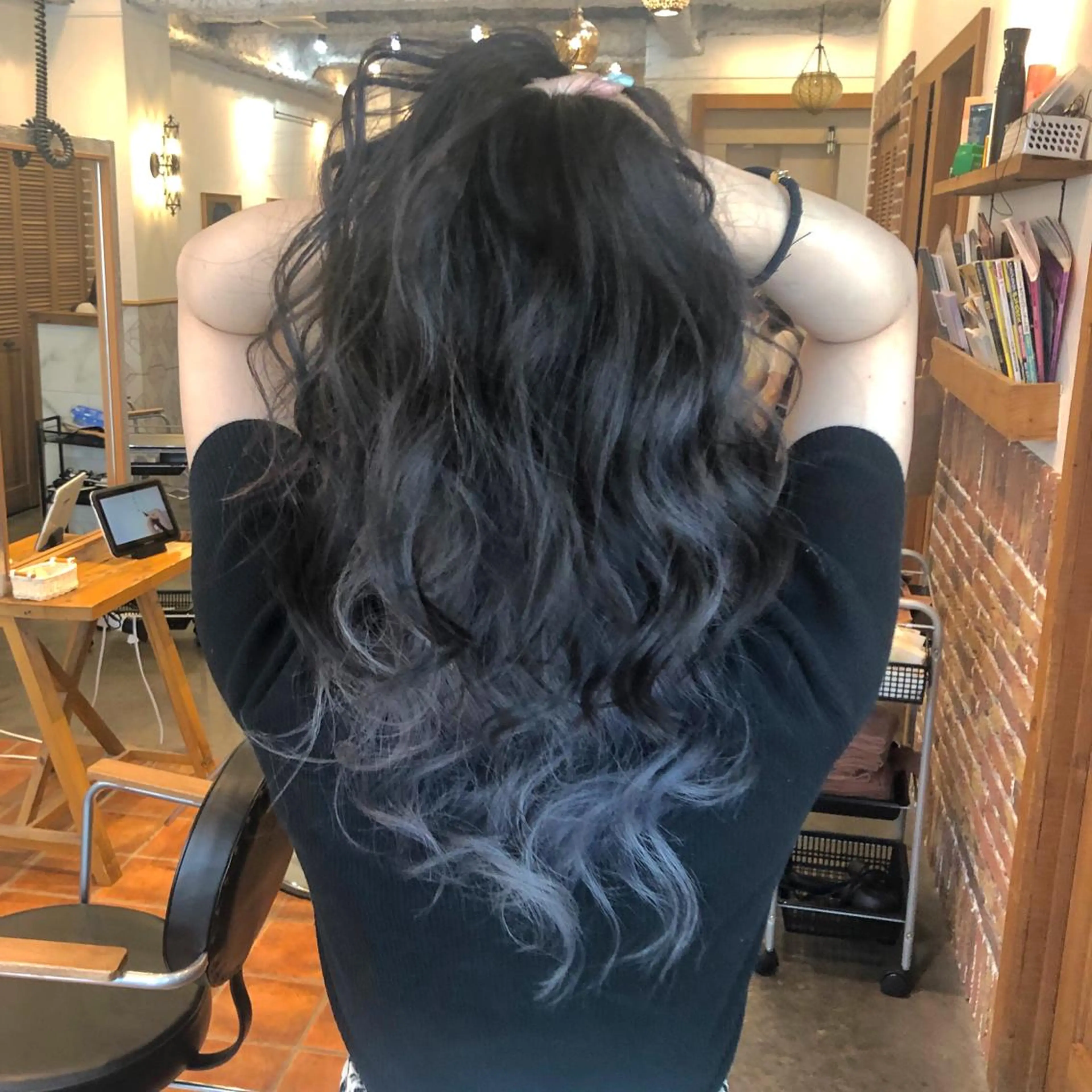 ロング カラー ブルーカラー ハイトーン×髪質改善 KENTAのヘアスタイル