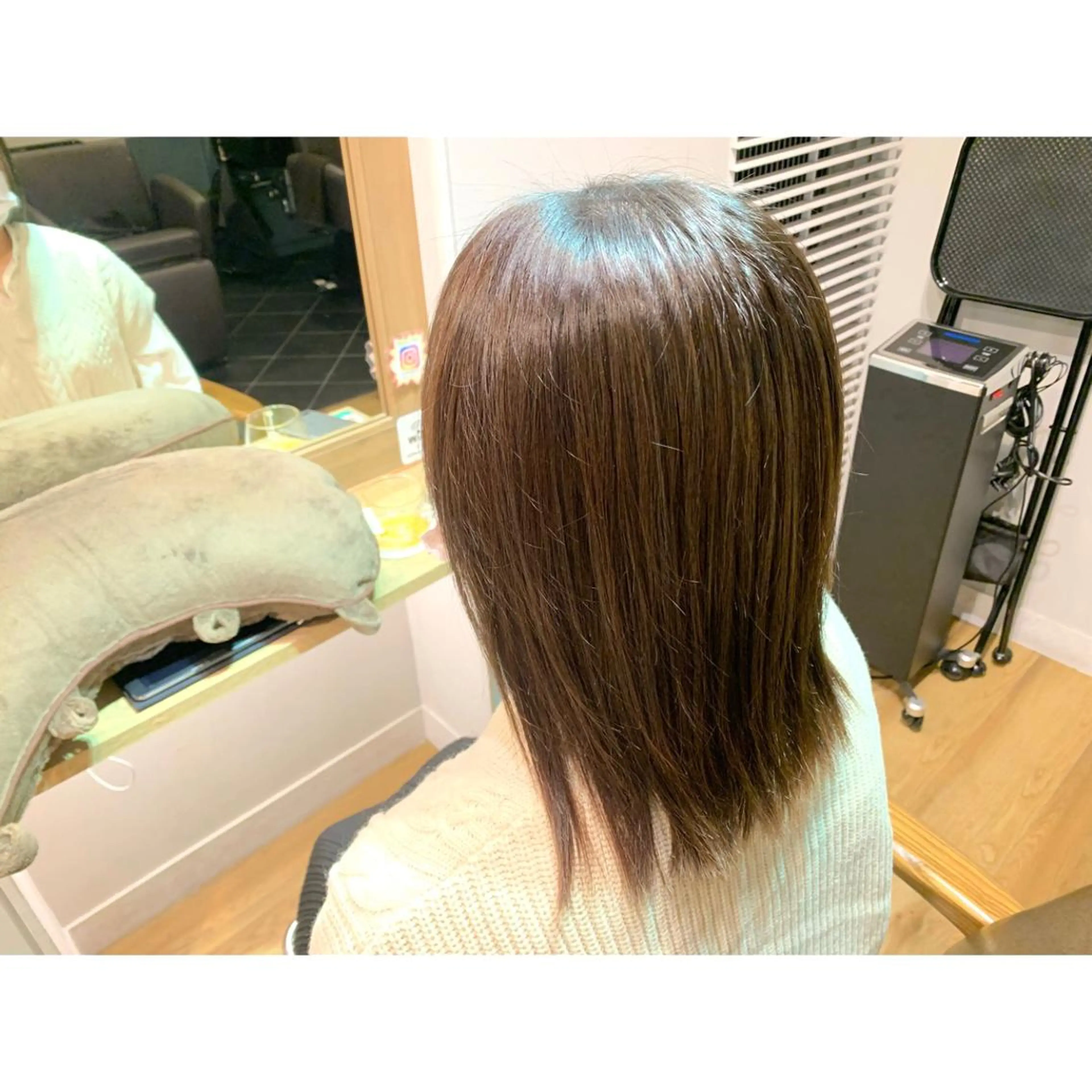 セミロング カラー アッシュ ベージュカラー ヘアカラー トリートメント ツキダテ ユイのヘアスタイル
