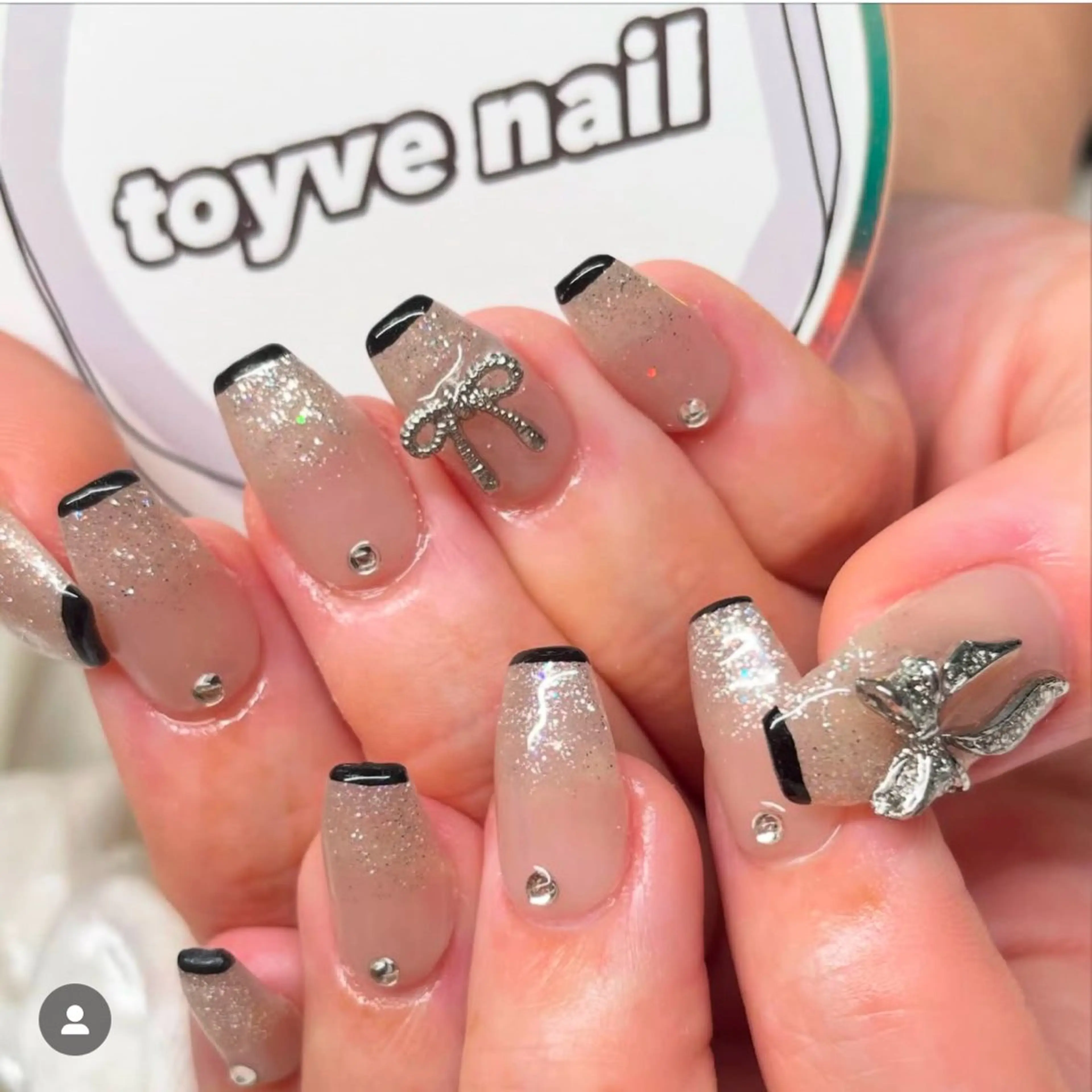 ネイル フレンチネイル ガーリー グラデーション ハート スカルプネイル toyvenail 🖤enaのネイルデザイン