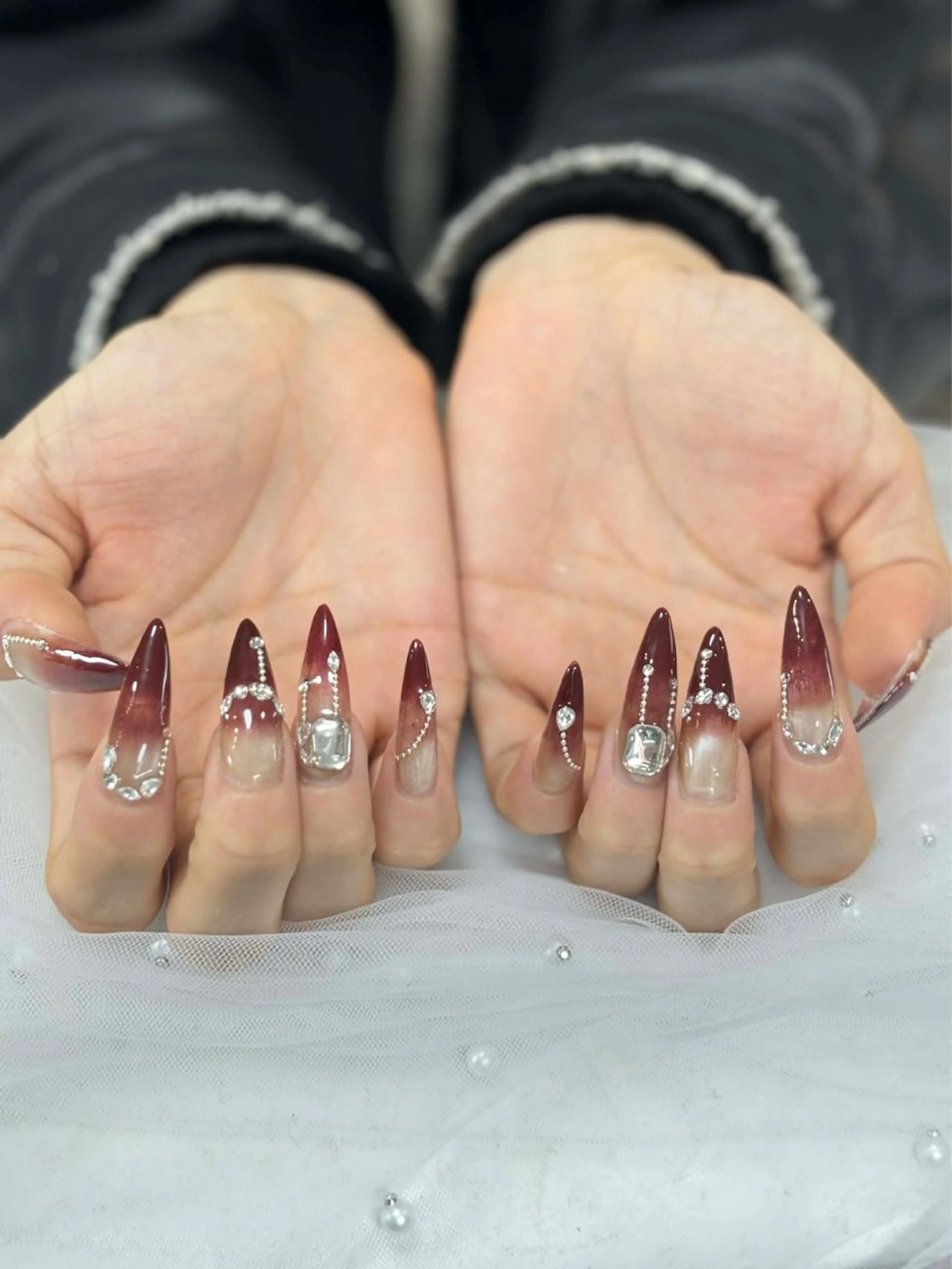 ネイル オーロラネイル ボルドー ブラウン 氷ネイル・うるうるネイル キラキラネイル ハンドネイル Julli ジュリのネイルデザイン