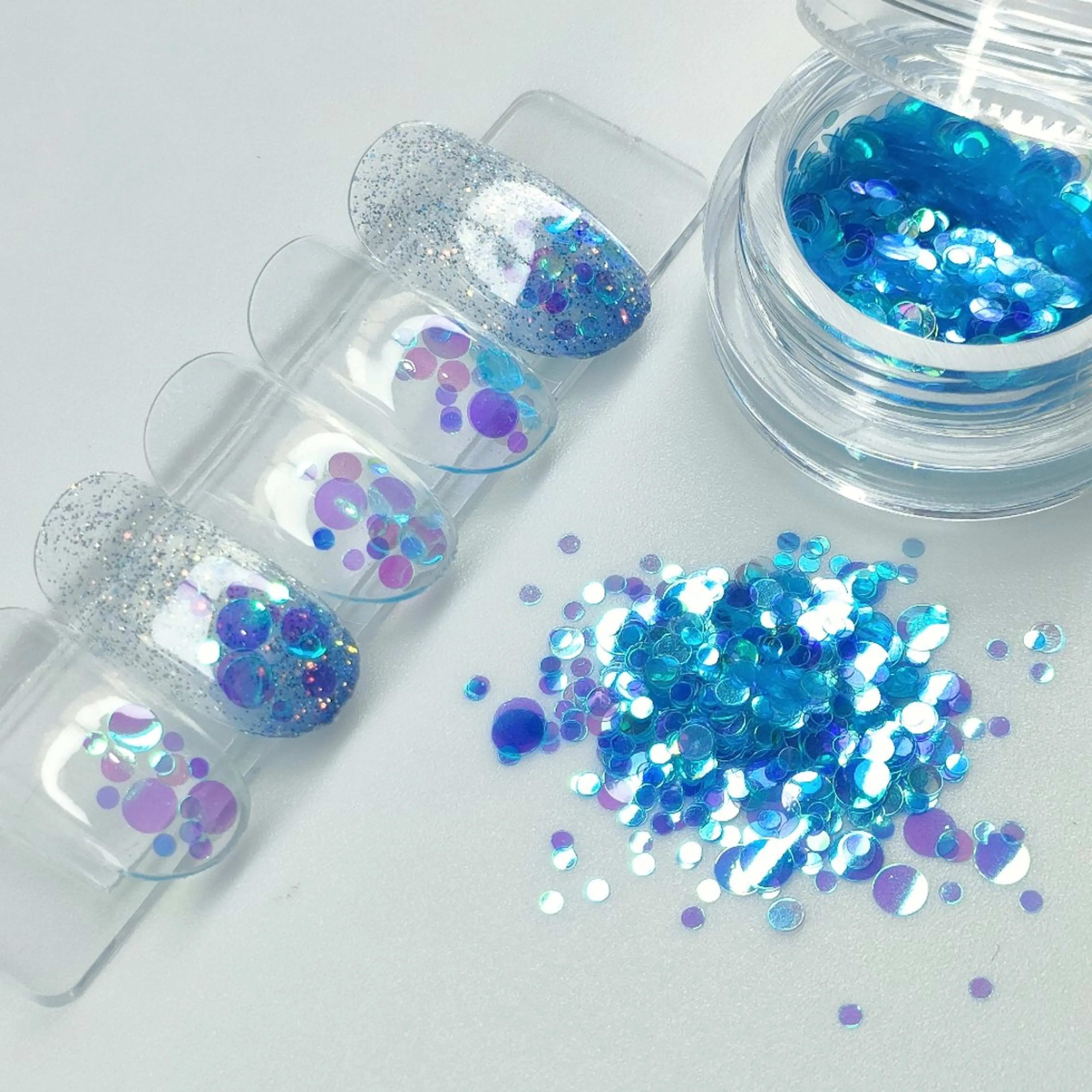 ネイル フラッシュネイル ジェルネイル ホログラムネイル キラキラネイル lei🌼 nailroomのネイルデザイン