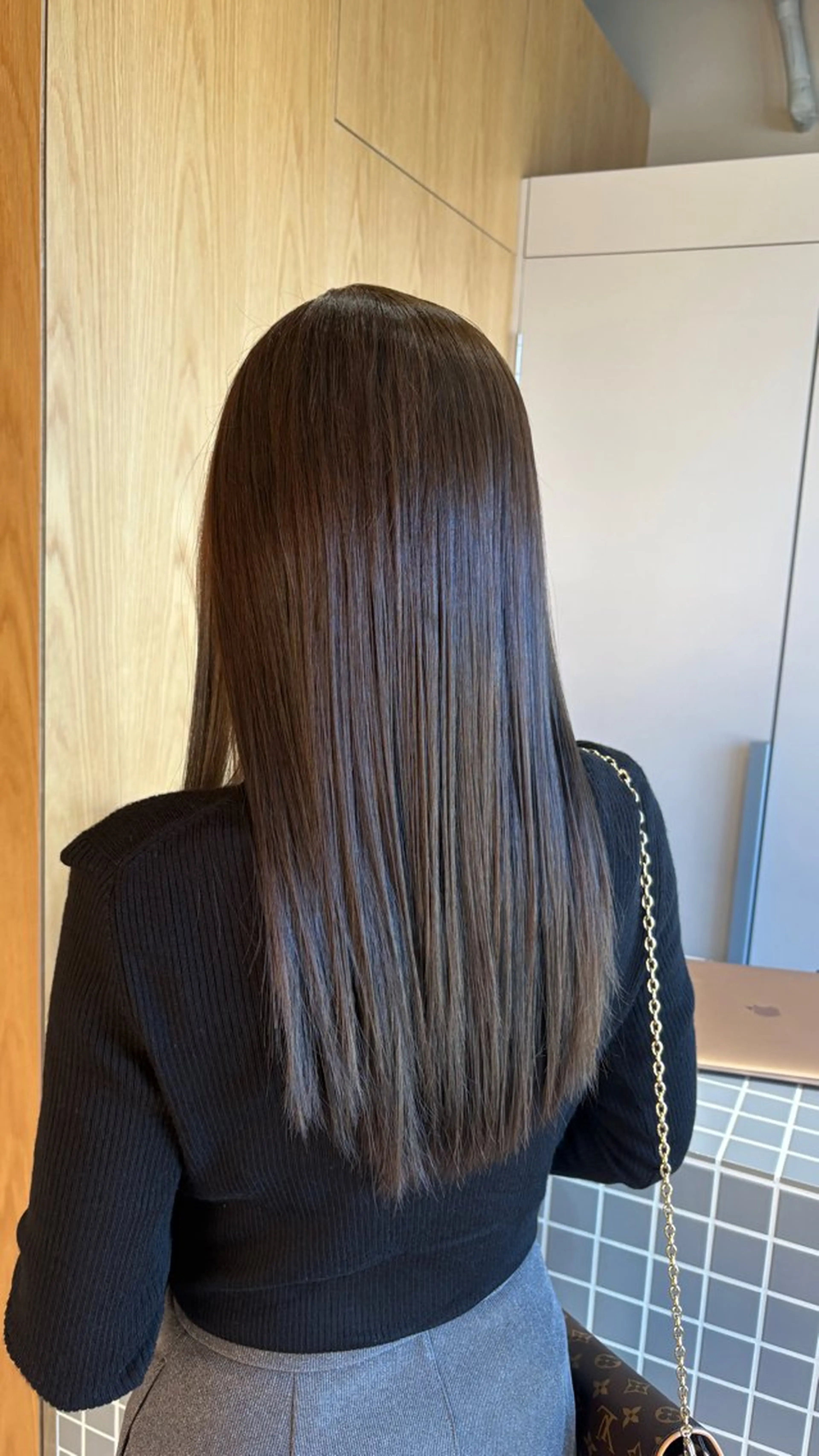 ロング ヘアカラー 井山 葵のヘアスタイル