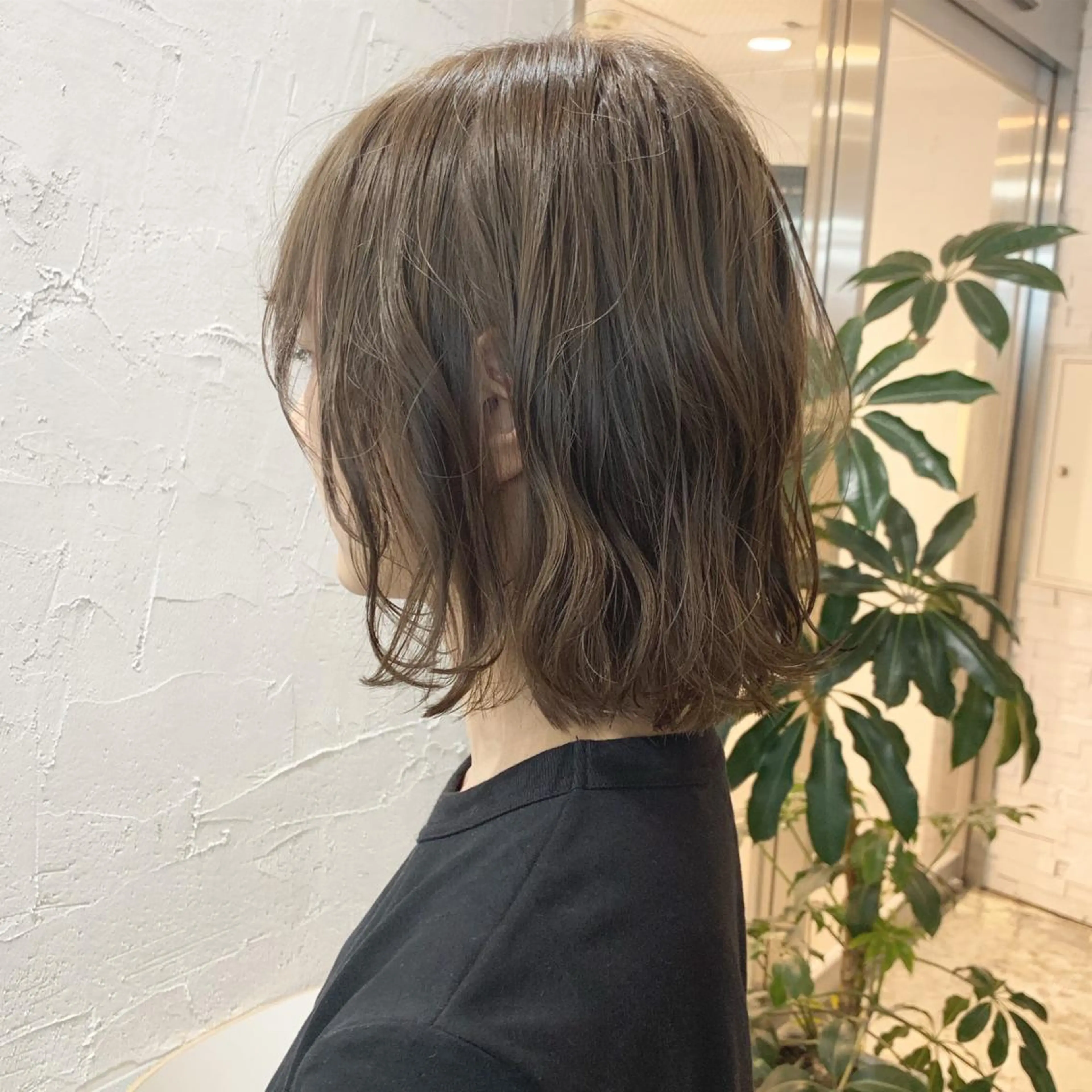 ミディアム カラー ベージュカラー ブリーチ ミルクティーベージュ 渋谷ブリーチカラー 韓国ヘアyuikoのヘアスタイル