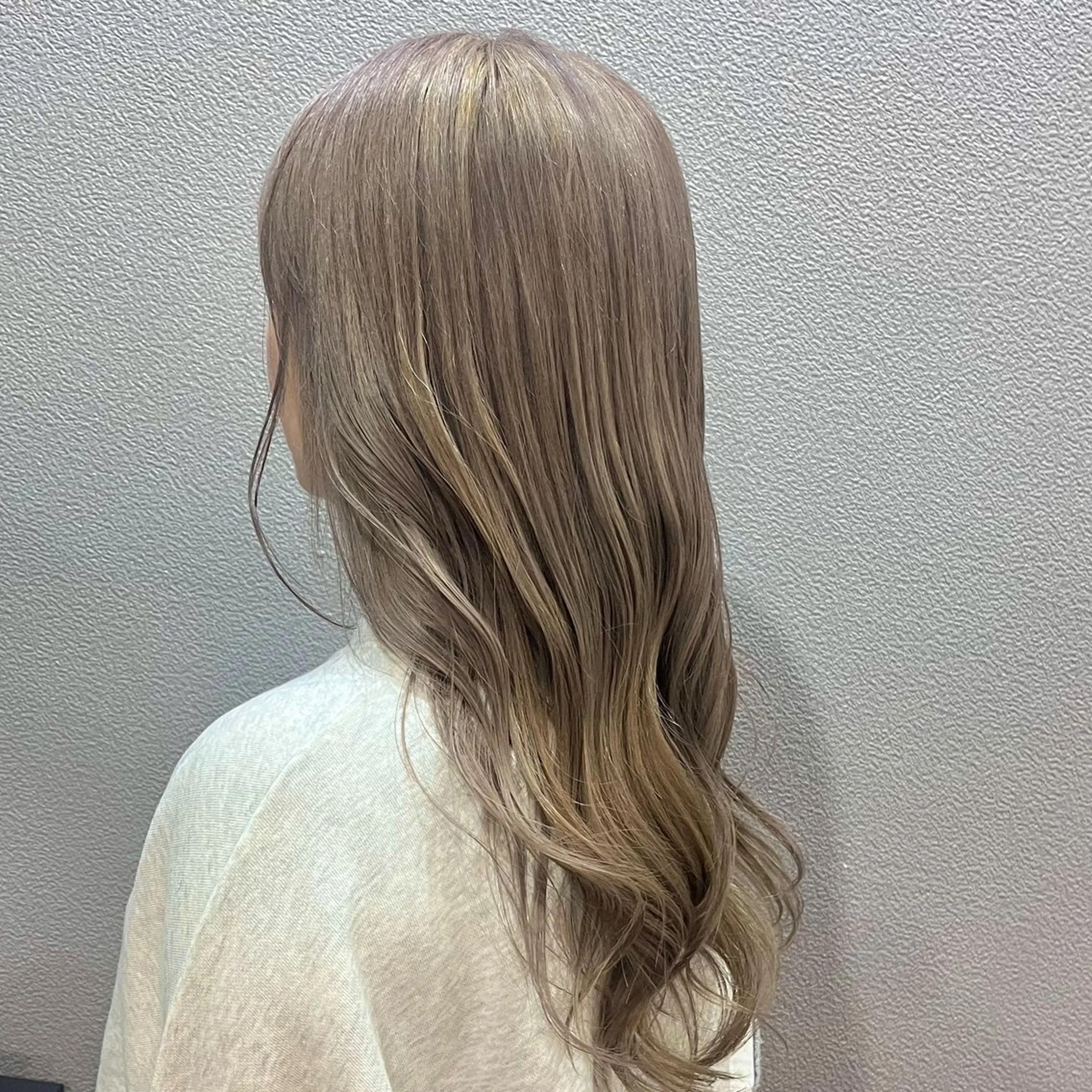 ロング カラー カット ヘアカラー トリートメント 伊藤 玲衣のヘアスタイル