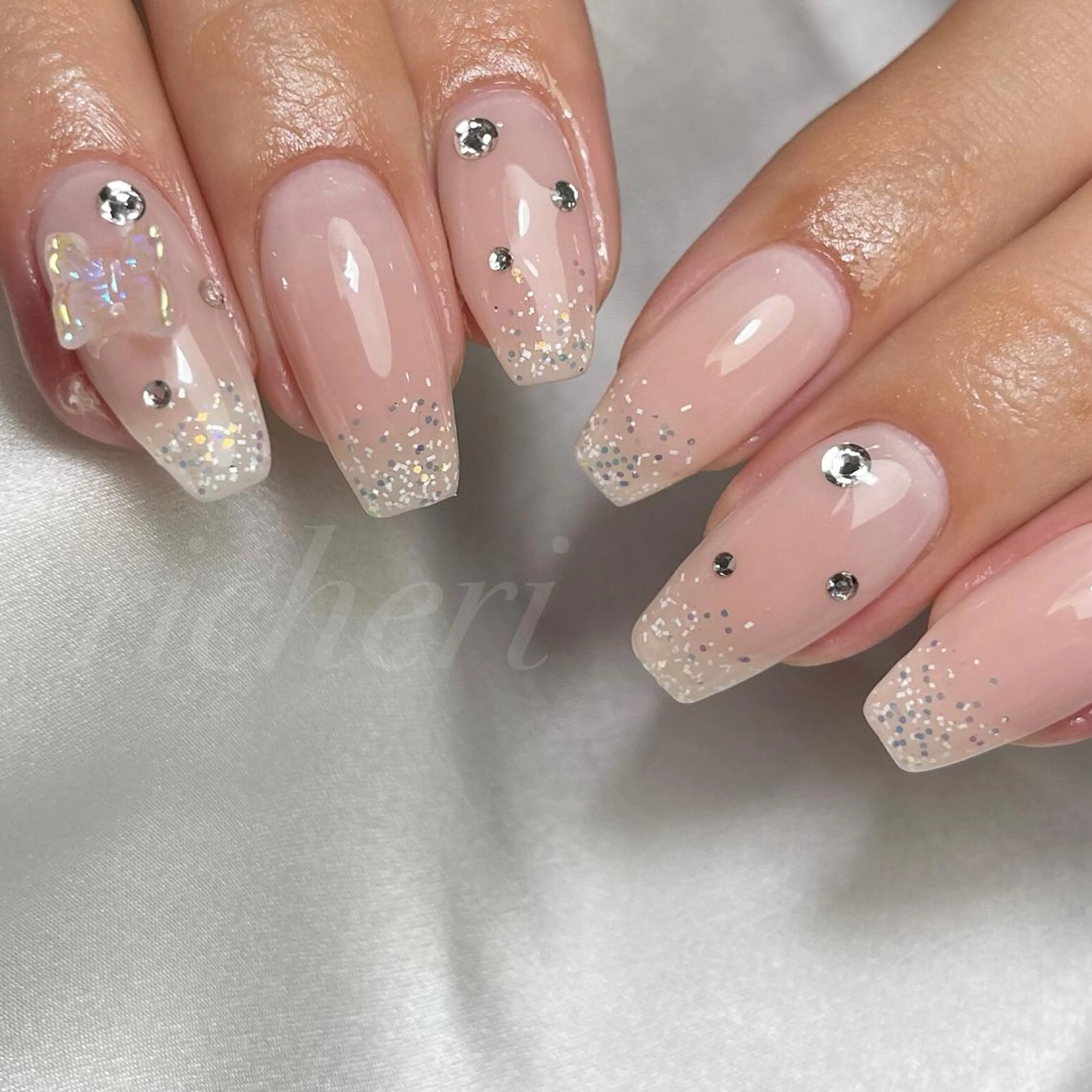 ミディアム ネイル ハンドネイル richeri beautyのエステ・リラクイメージ