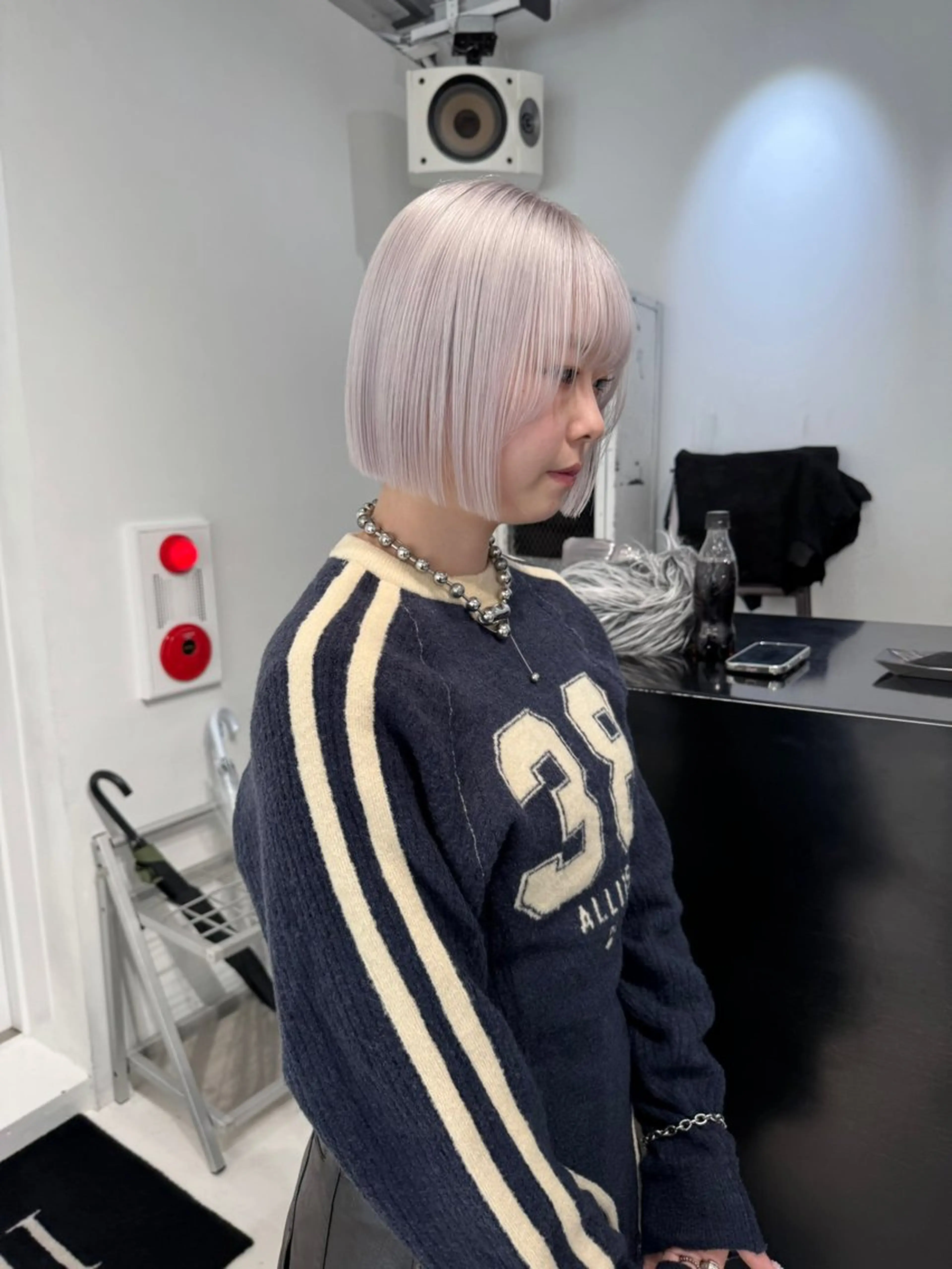 ショート カラー ヘアアレンジ 切りっぱなしボブ ブリーチ ボブ カット ヘアカラー トリートメント 艶ハイトーン/ヘア アレンジAYAKAのヘアスタイル