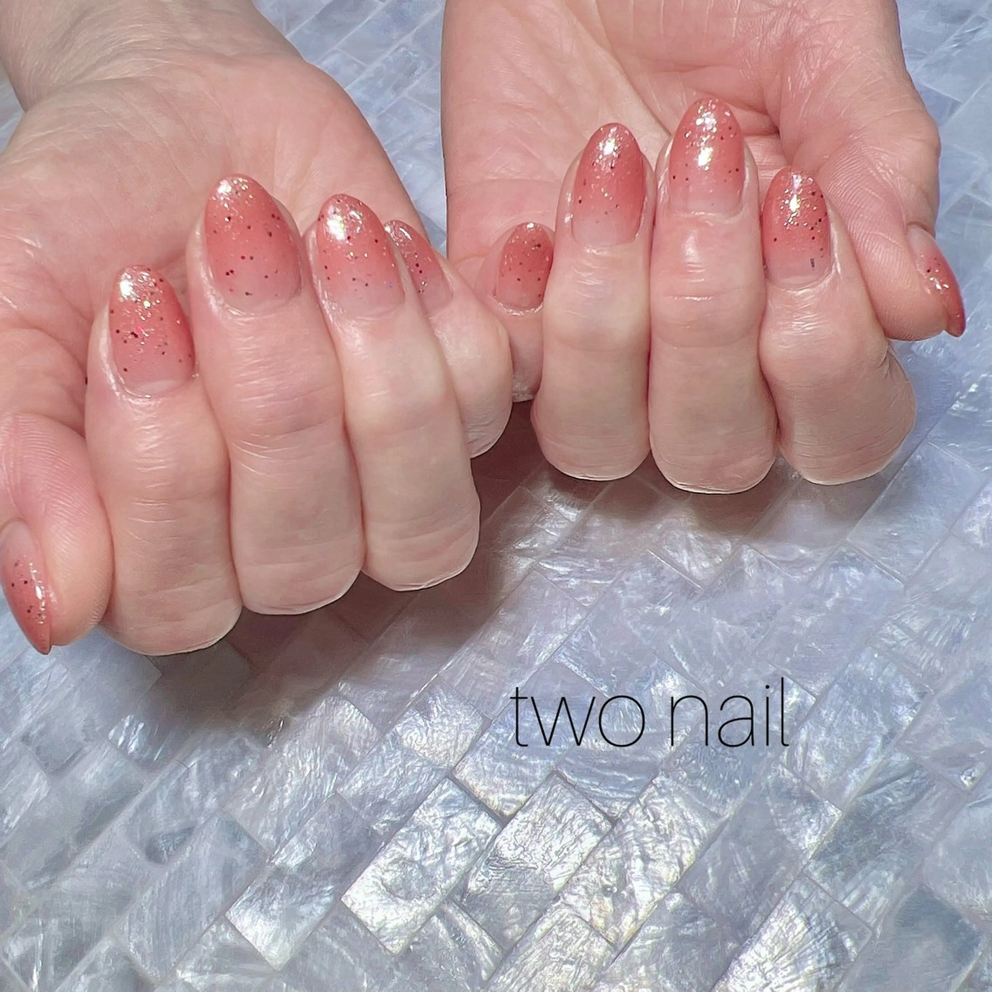 ネイル キラキラネイル ネイルチップ ホワイト ハンドネイル two nailのネイルデザイン