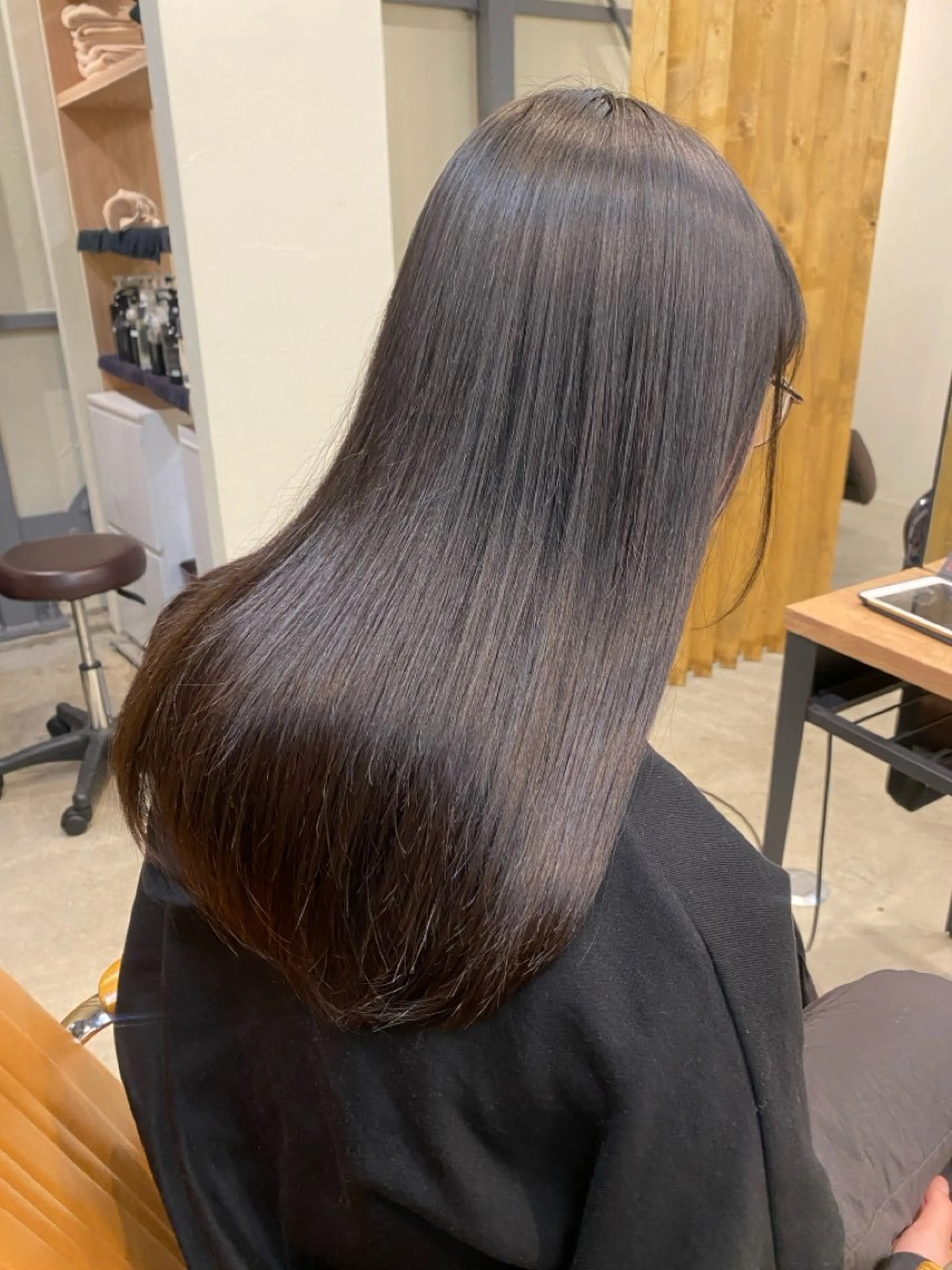 セミロング くせ毛 縮毛矯正 ユウリ YURIのヘアスタイル