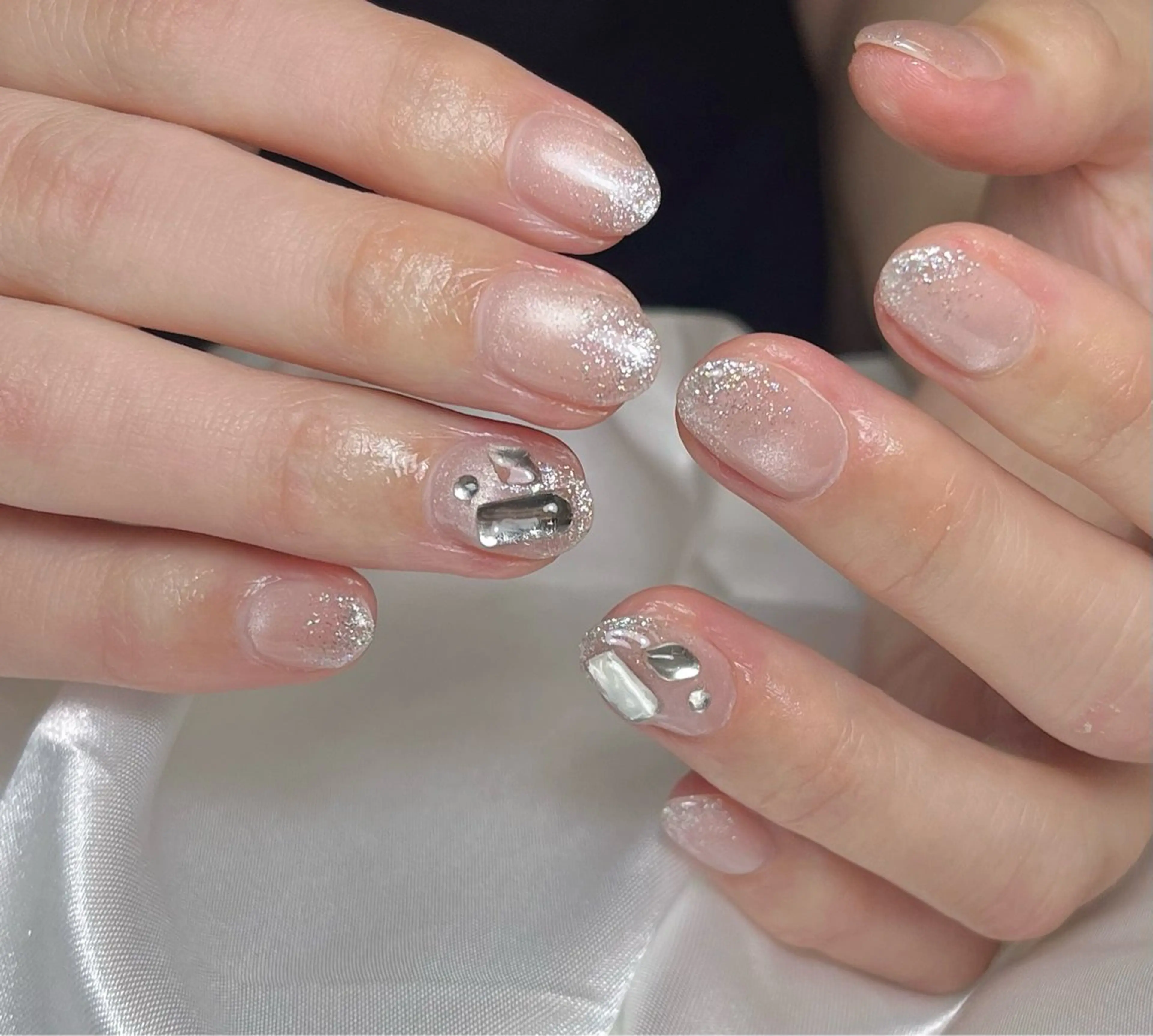 ネイル チークネイル ガーリー グラデーション 韓国ネイル ラメ(グリッター) ハンドネイル Rs nail 新宿西口のネイルデザイン