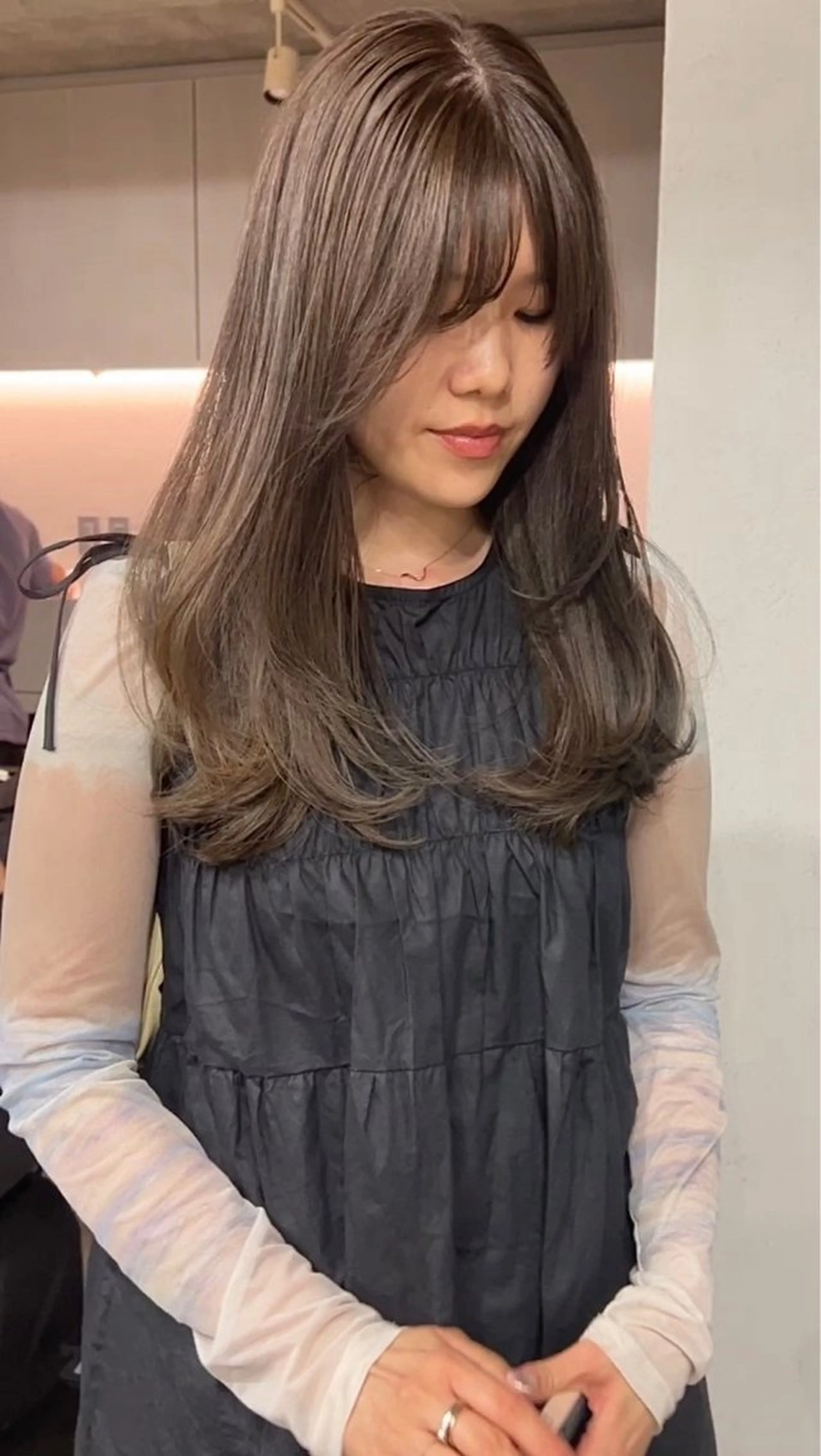 ロング カラー 曲がる縮毛矯正 センターパートのヘアスタイル