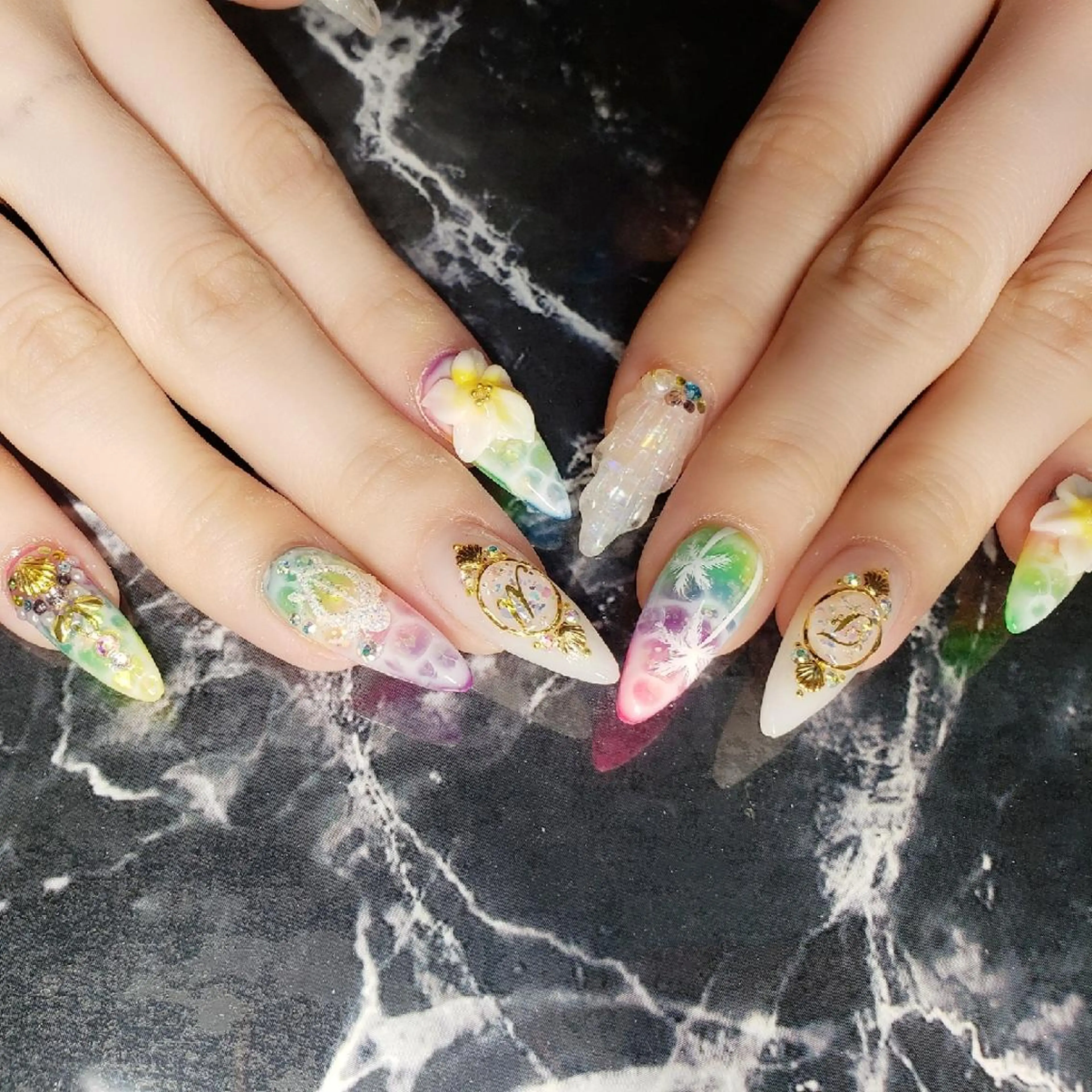 ネイル ミディアム ハンドネイル クロキ 。のネイルデザイン