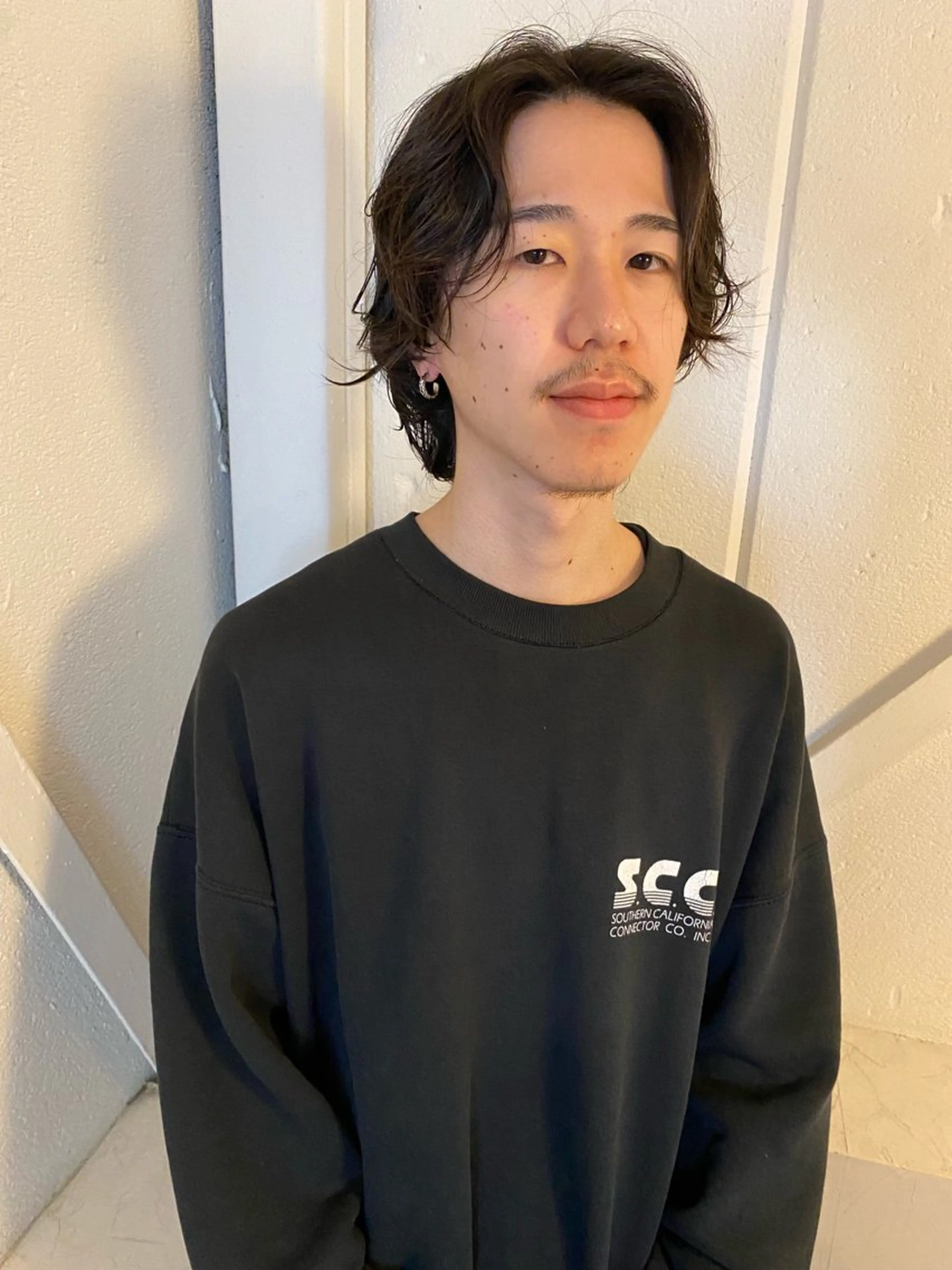 ミディアム パーマ メンズ ミディアムパーマ メンズパーマ ニュアンスパーマ カット パーマ トリートメント 森貴裕/ベージュ/ パーマ/オリーブのヘアスタイル