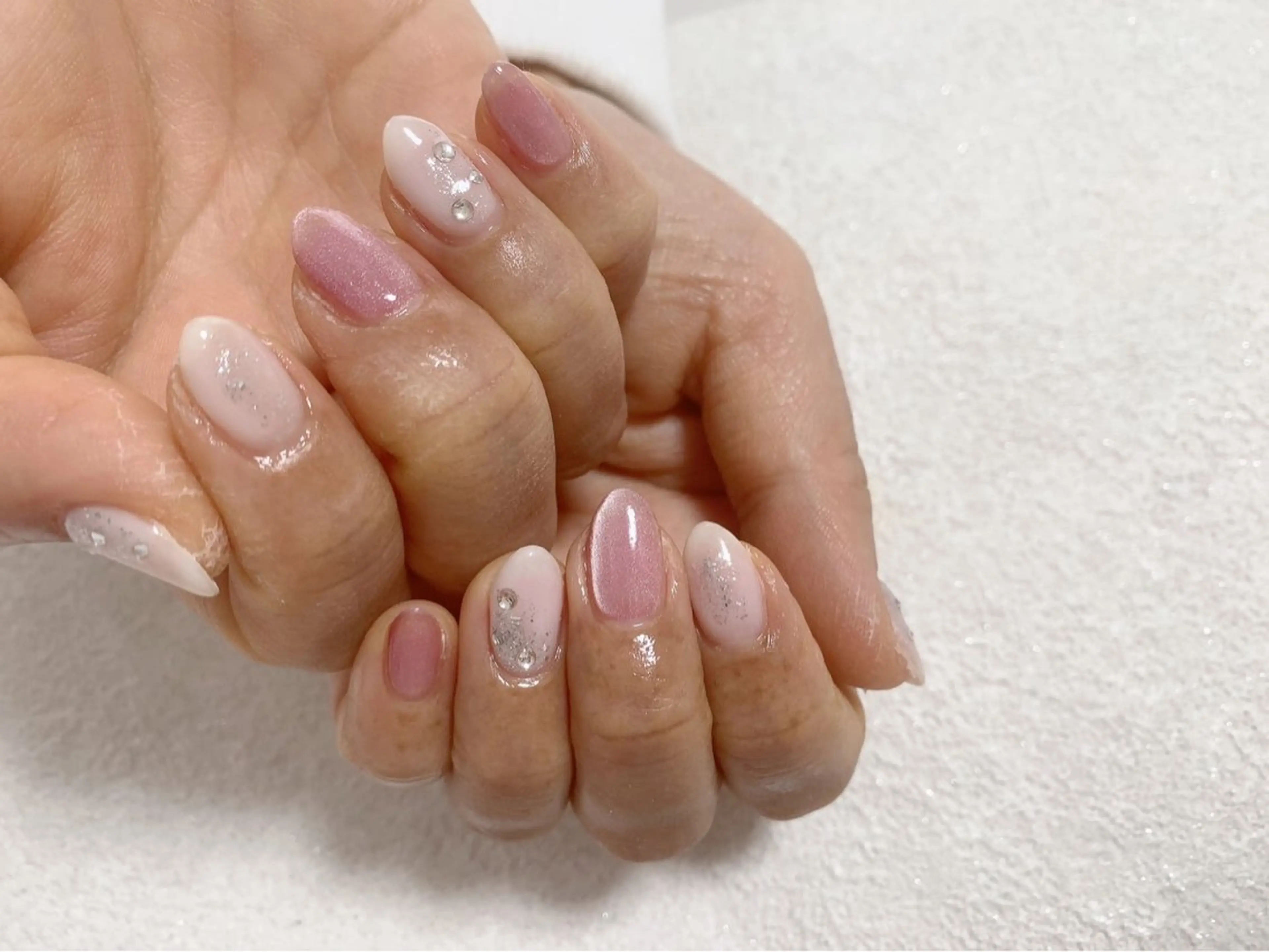 ネイル オーロラネイル フットネイル フレンチネイル ジェルネイル ガーリー ハンドネイル kiki nail &brow二子玉川の眉毛・アイブロウイメージ