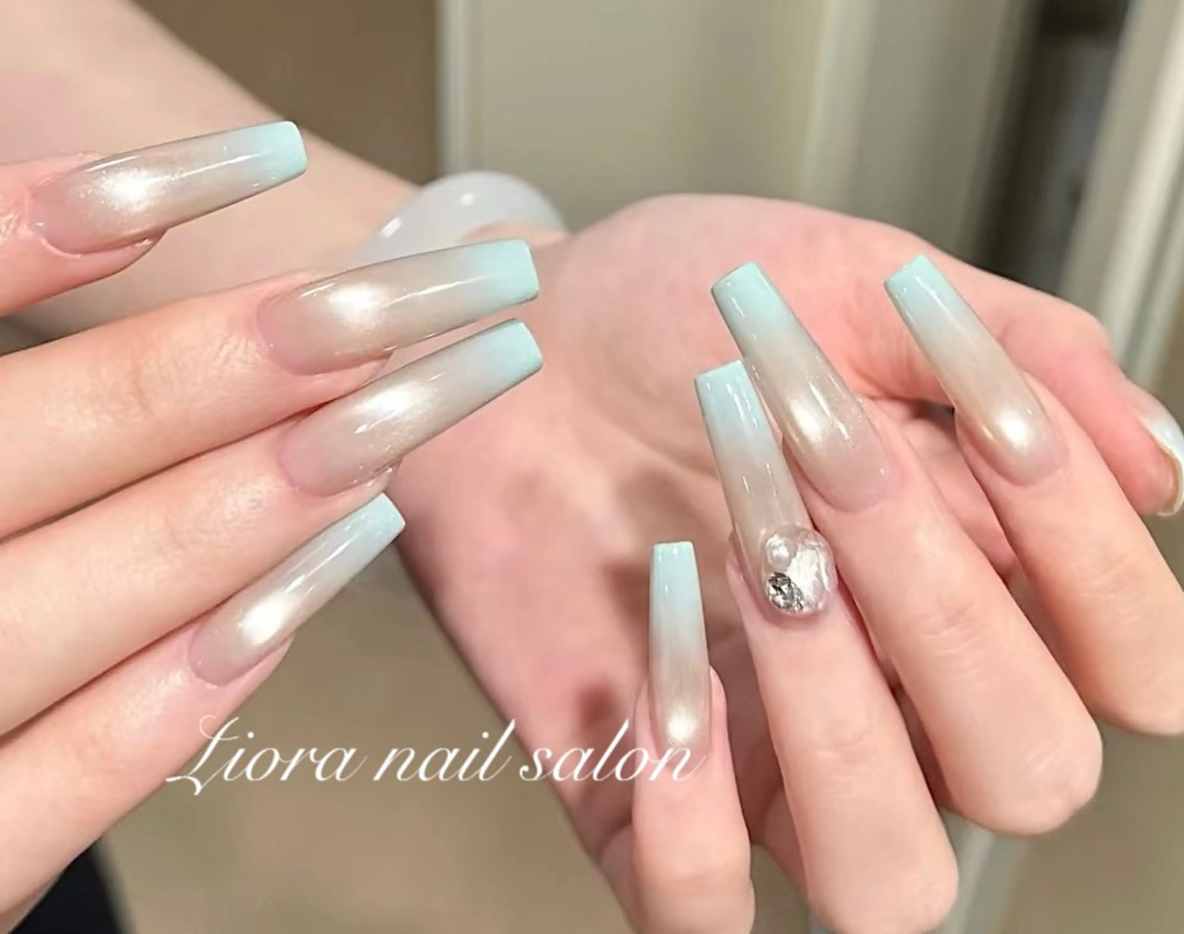 ネイル フレンチネイル ジェルネイル ガーリー グラデーション キラキラネイル ハンドネイル Liora nail スカルプ専門店のネイルデザイン