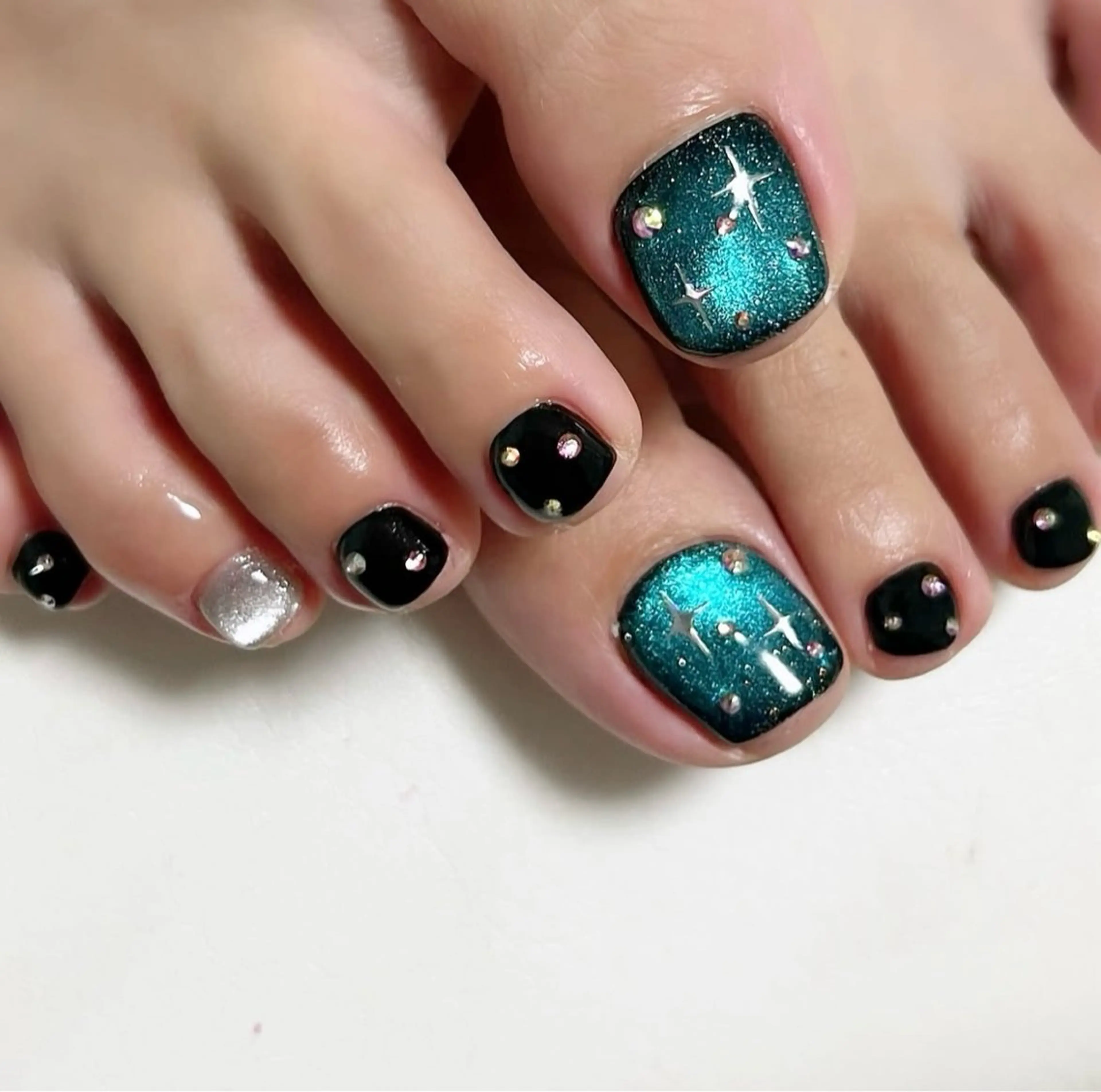 ネイル アートネイル オーロラネイル ブルー フットネイル ジェルネイル フットネイル NailSalon✨ Écrinエクランのネイルデザイン