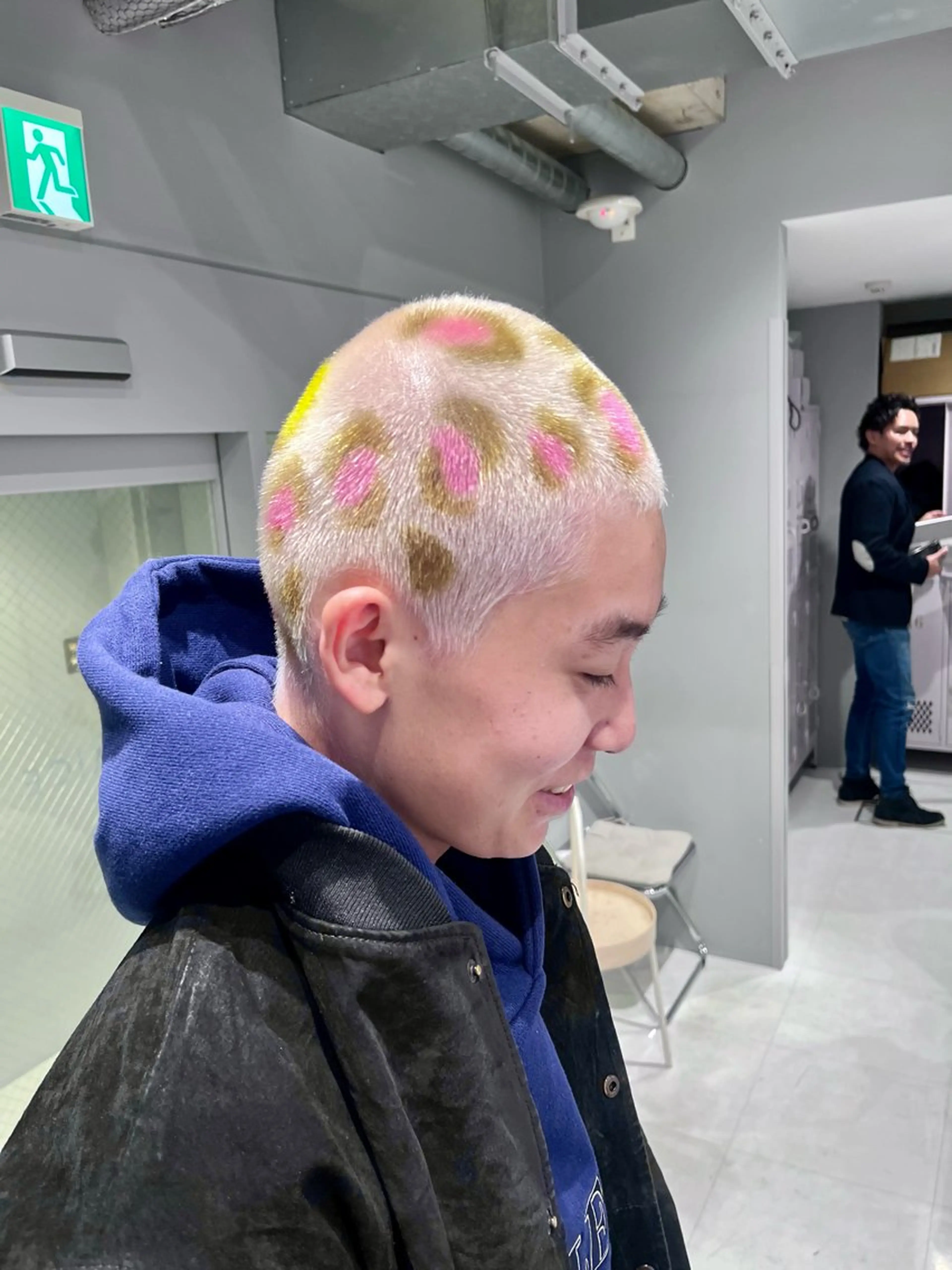 ショート カラー メンズ カット ヘアカラー トリートメント 菜々🫧新宿 透明感ケアブリーチのヘアスタイル