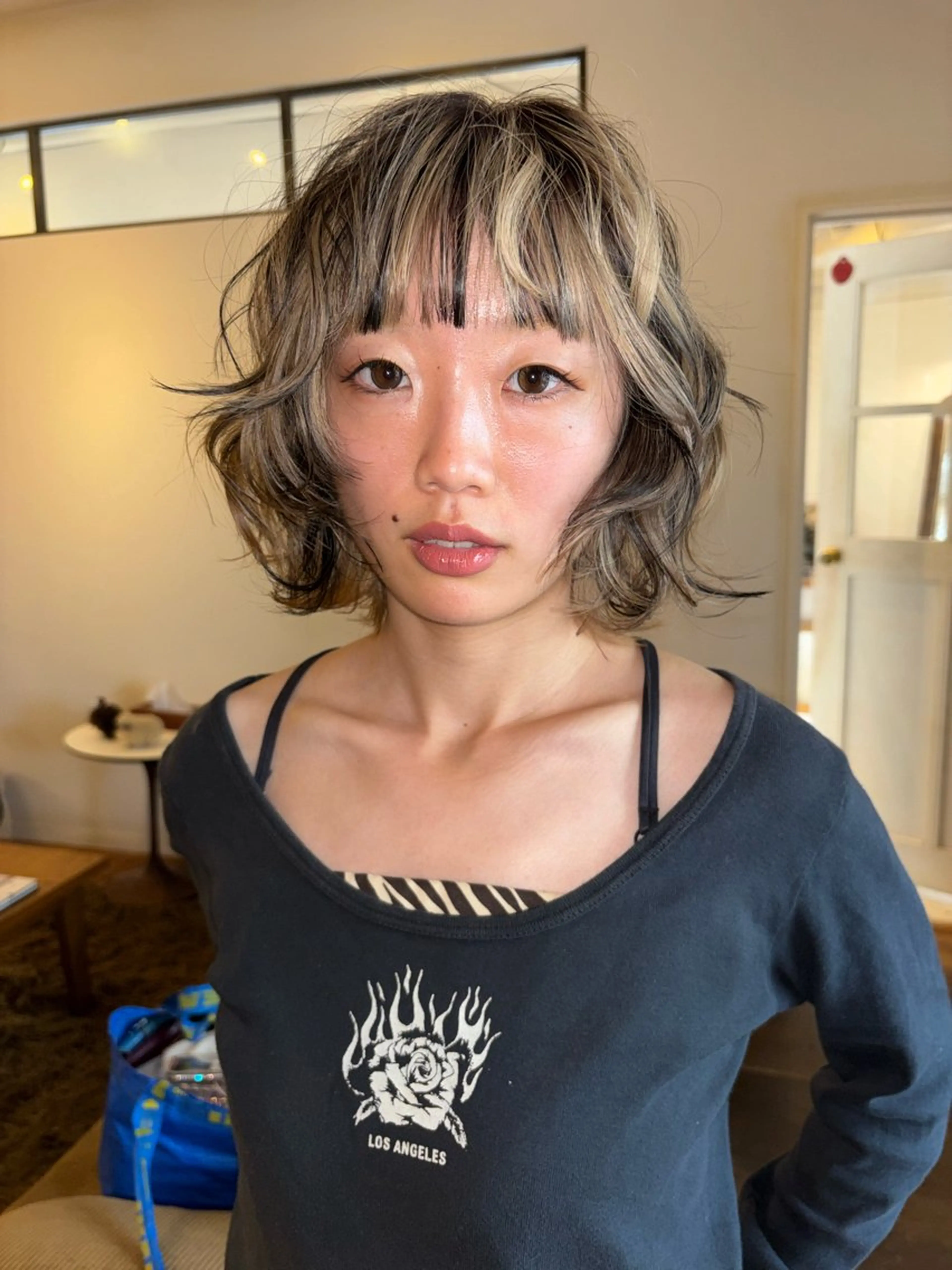 ショート カラー ブリーチ デザインカラー ファッションに 溶け込むstyleのヘアスタイル