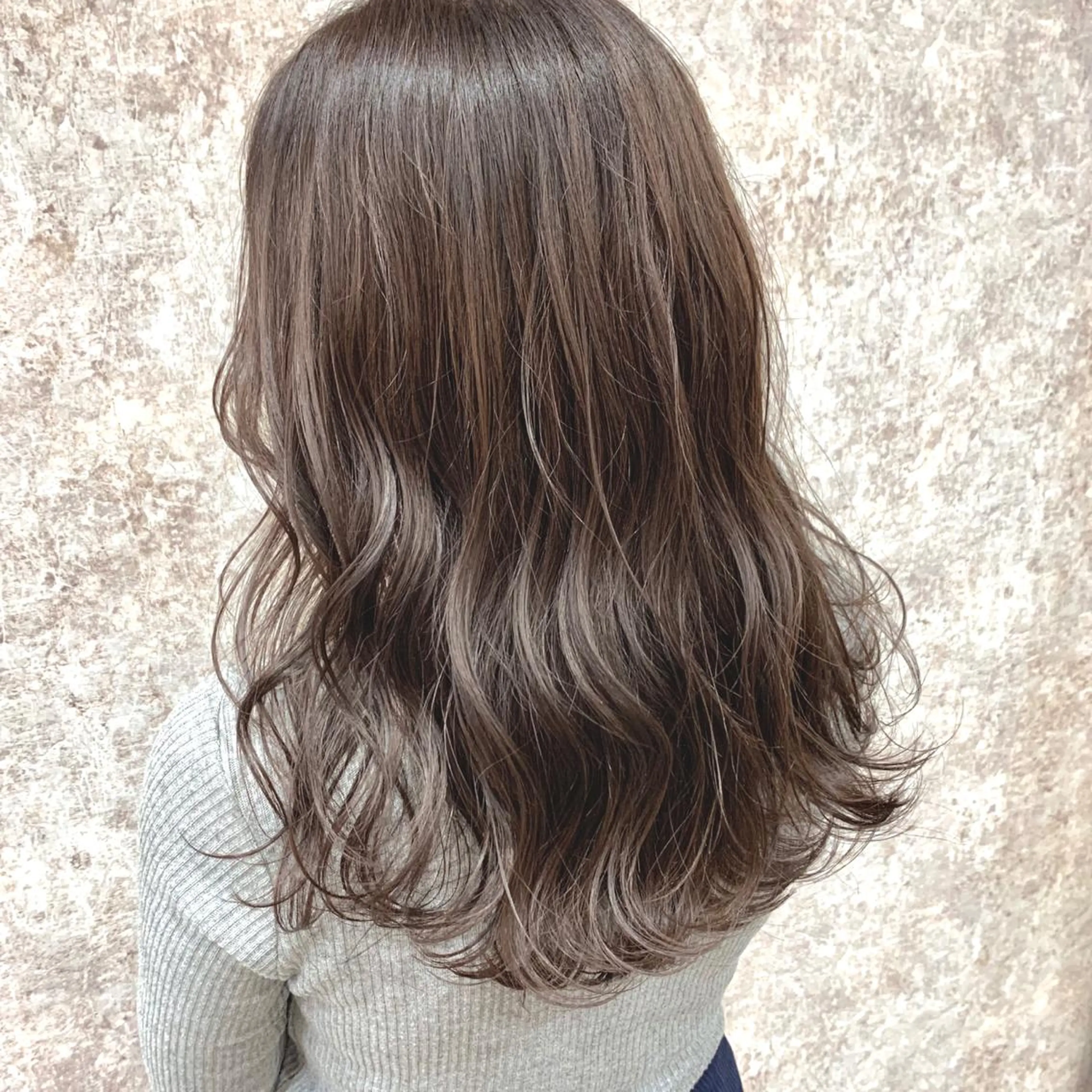 セミロング カラー ベージュカラー ブリーチ ラベンダーカラー ラベンダーベージュ ブリーチなしカラー 明石遼/ベージュ / ピンクのヘアスタイル