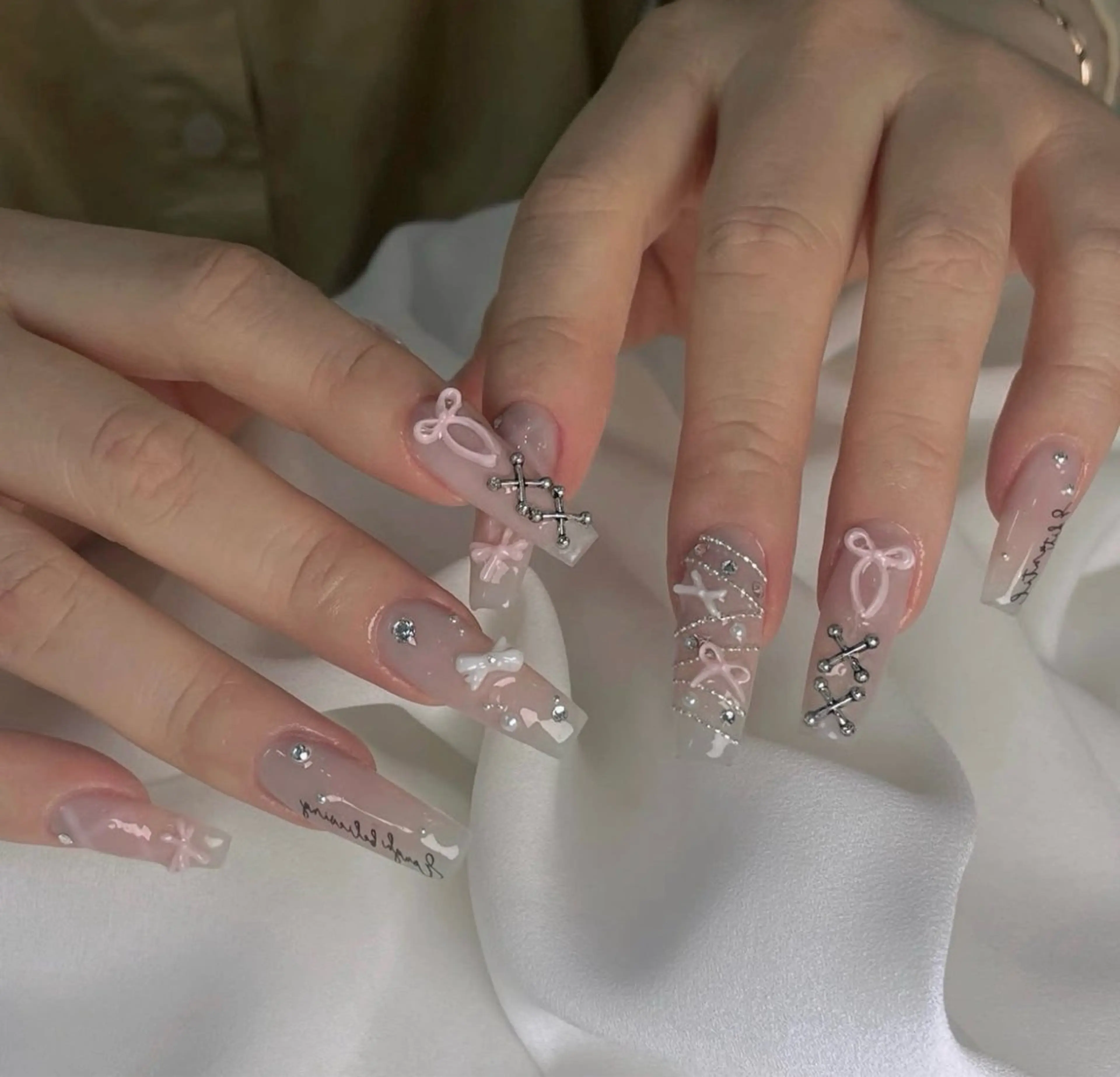 ネイル 長さ出し フレンチネイル 韓国ネイル レース マグネットネイル ハンドネイル 波 なみのネイルデザイン