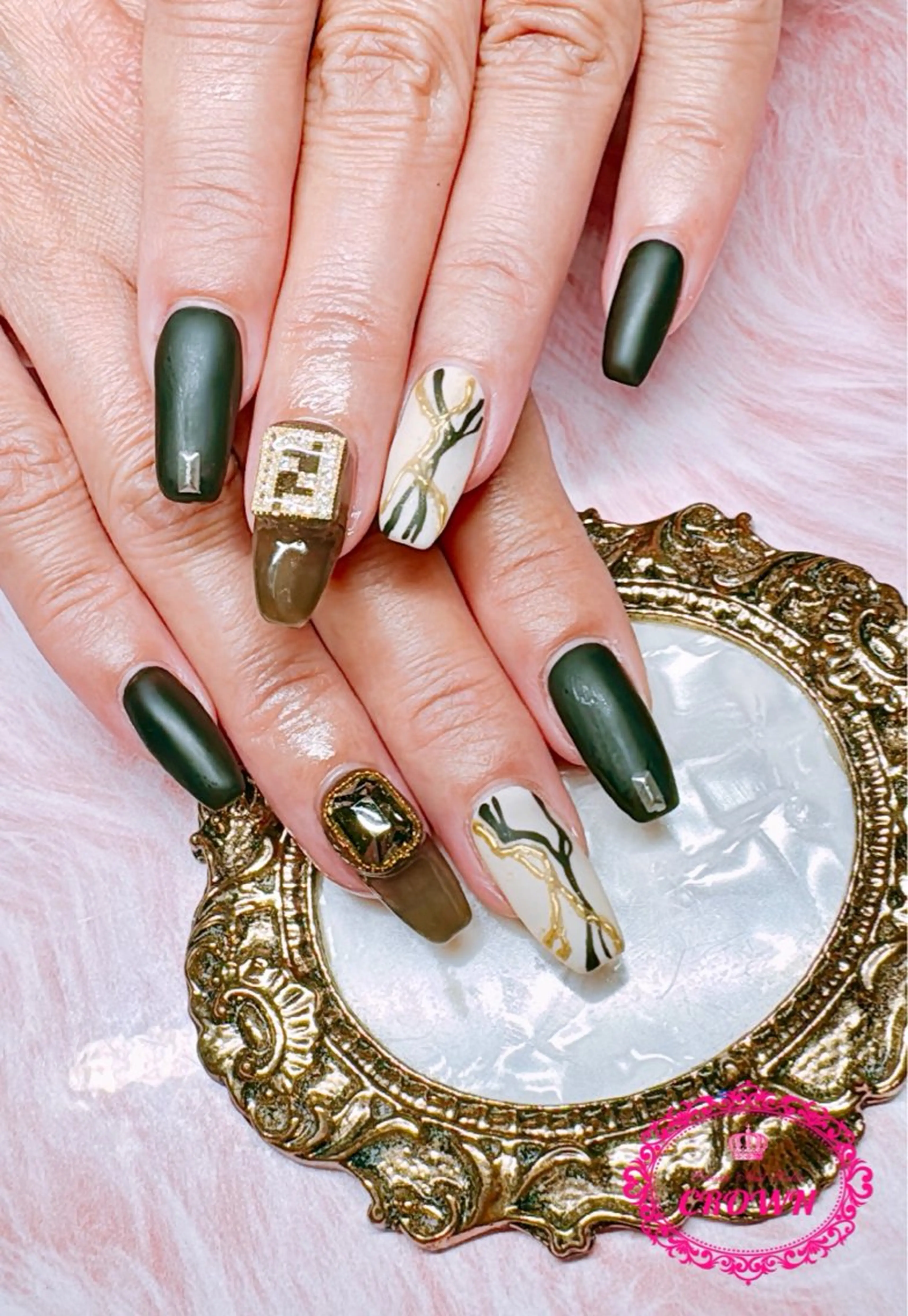 ネイル CROWN プライベートサロンのネイルデザイン