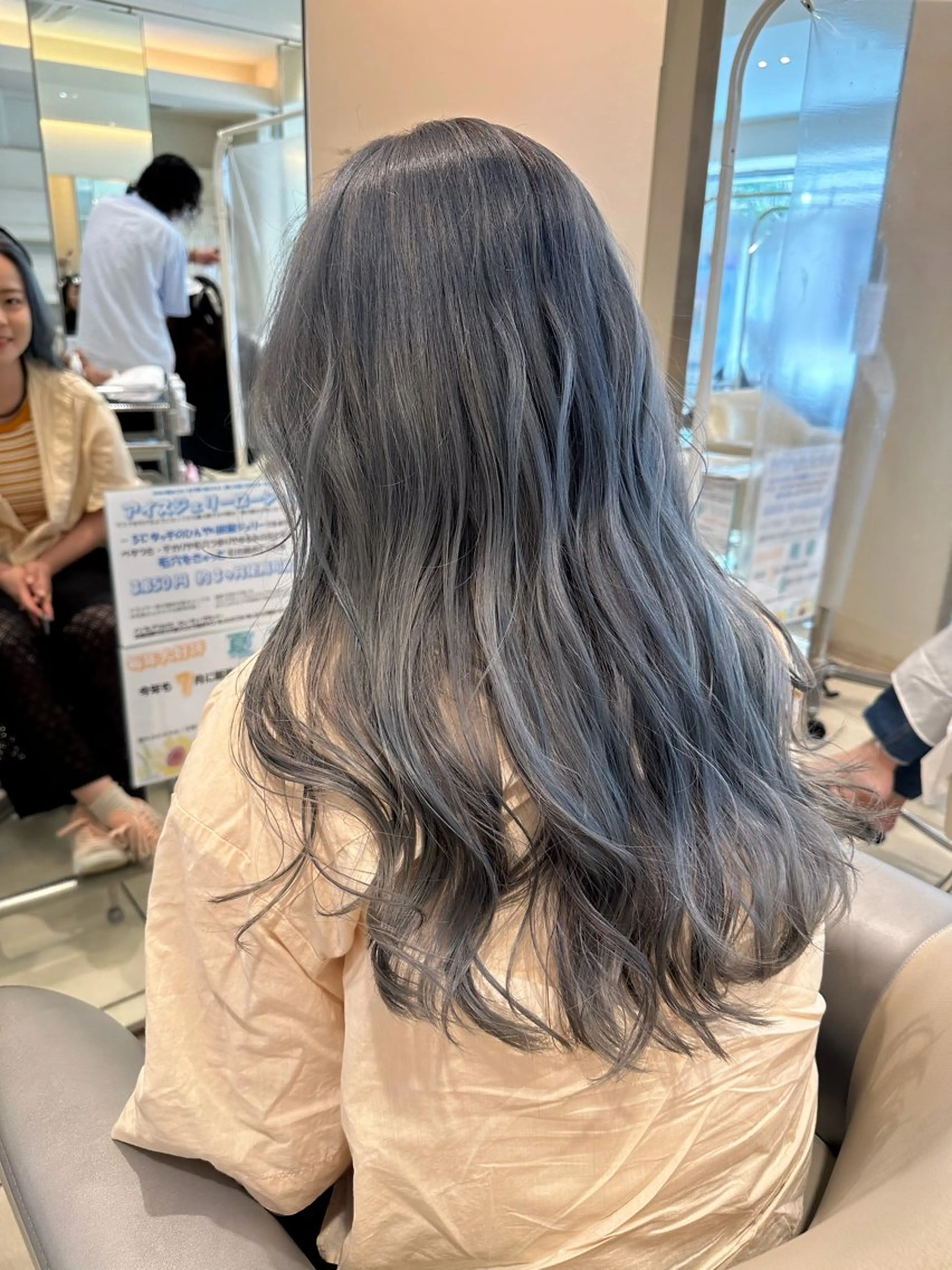 ロング カラー ヘアカラー 海希/ブリーチ透明カ ラー/レイヤーカットのヘアスタイル