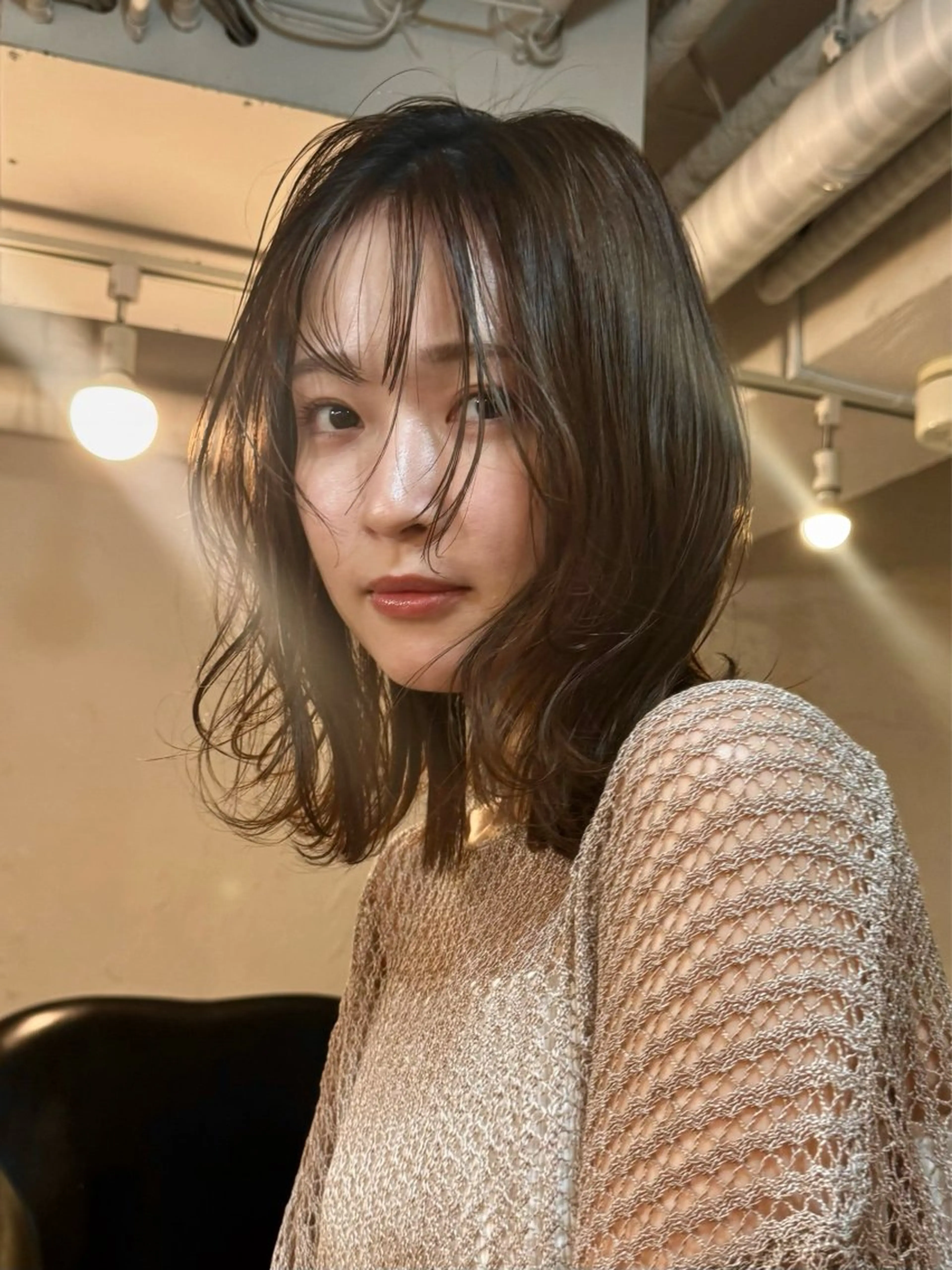 ミディアム カット ヘアカラー 顔まわりレイヤー 透明感カラー🩵🩵のヘアスタイル