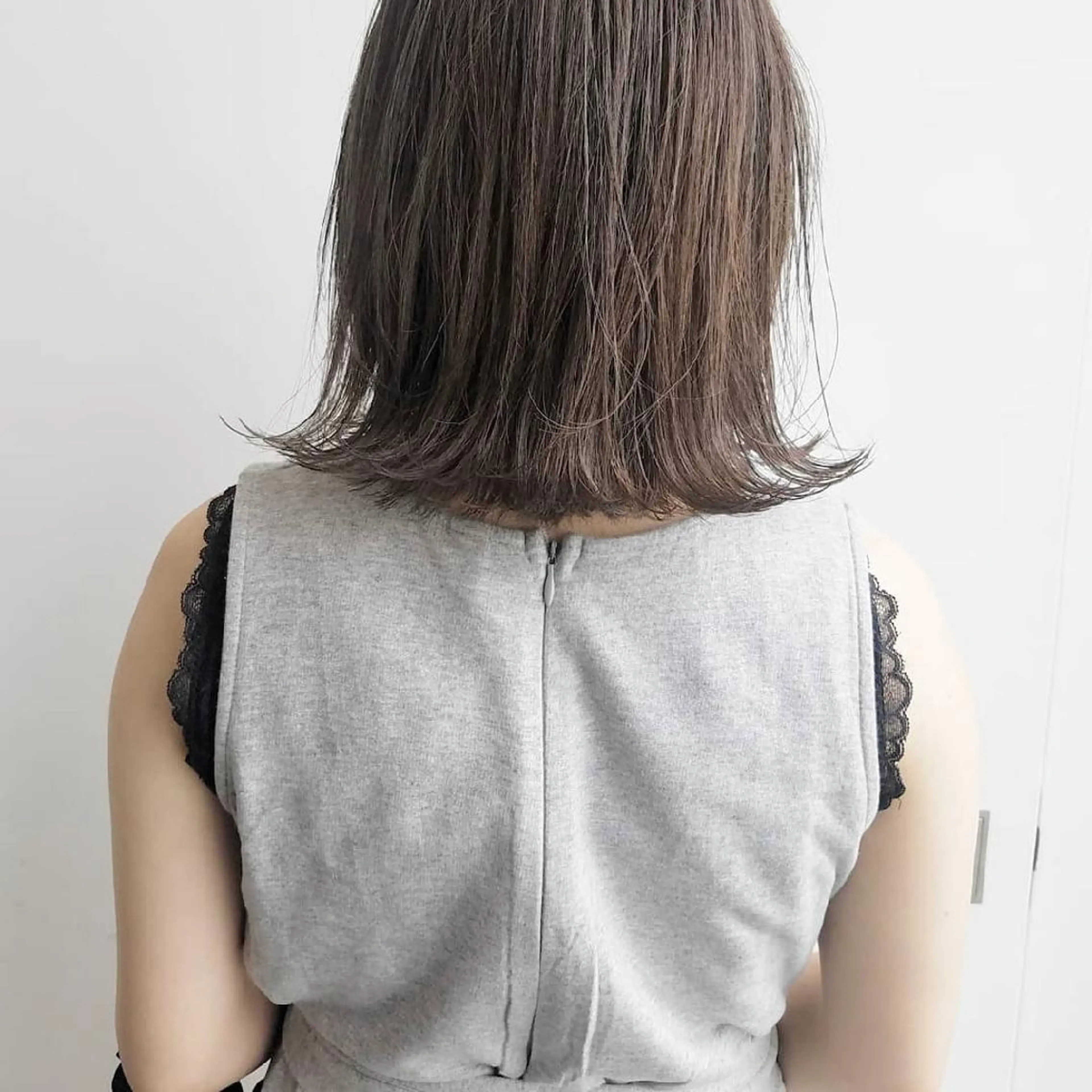 ミディアム カラー ヘアアレンジ パーマ iplus まつげ、眉毛、耳つぼのマツエク・マツパデザイン