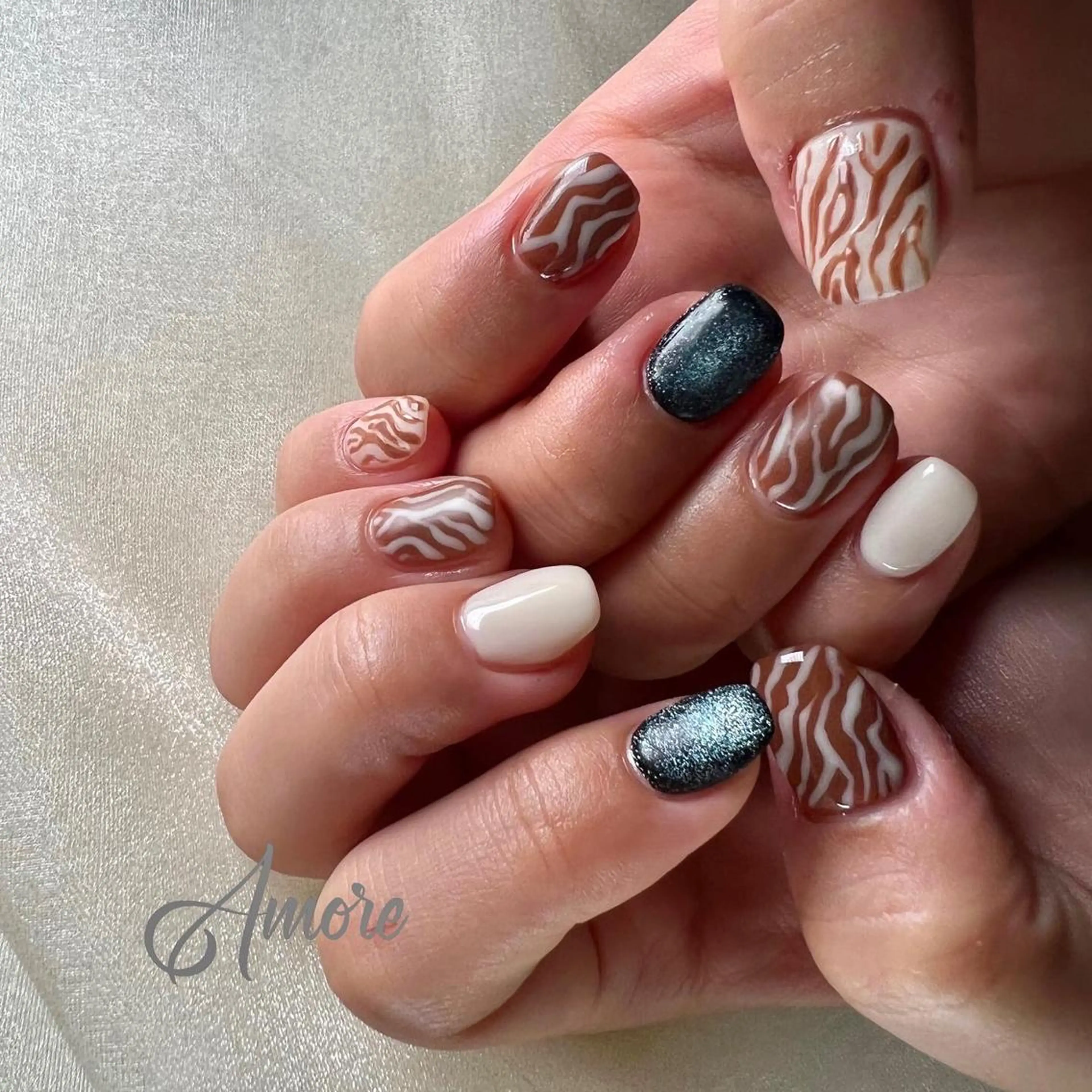 ネイル ジェルネイル 氷ネイル・うるうるネイル マグネットネイル ミラーネイル ニュアンスネイル You kyehwaのネイルデザイン