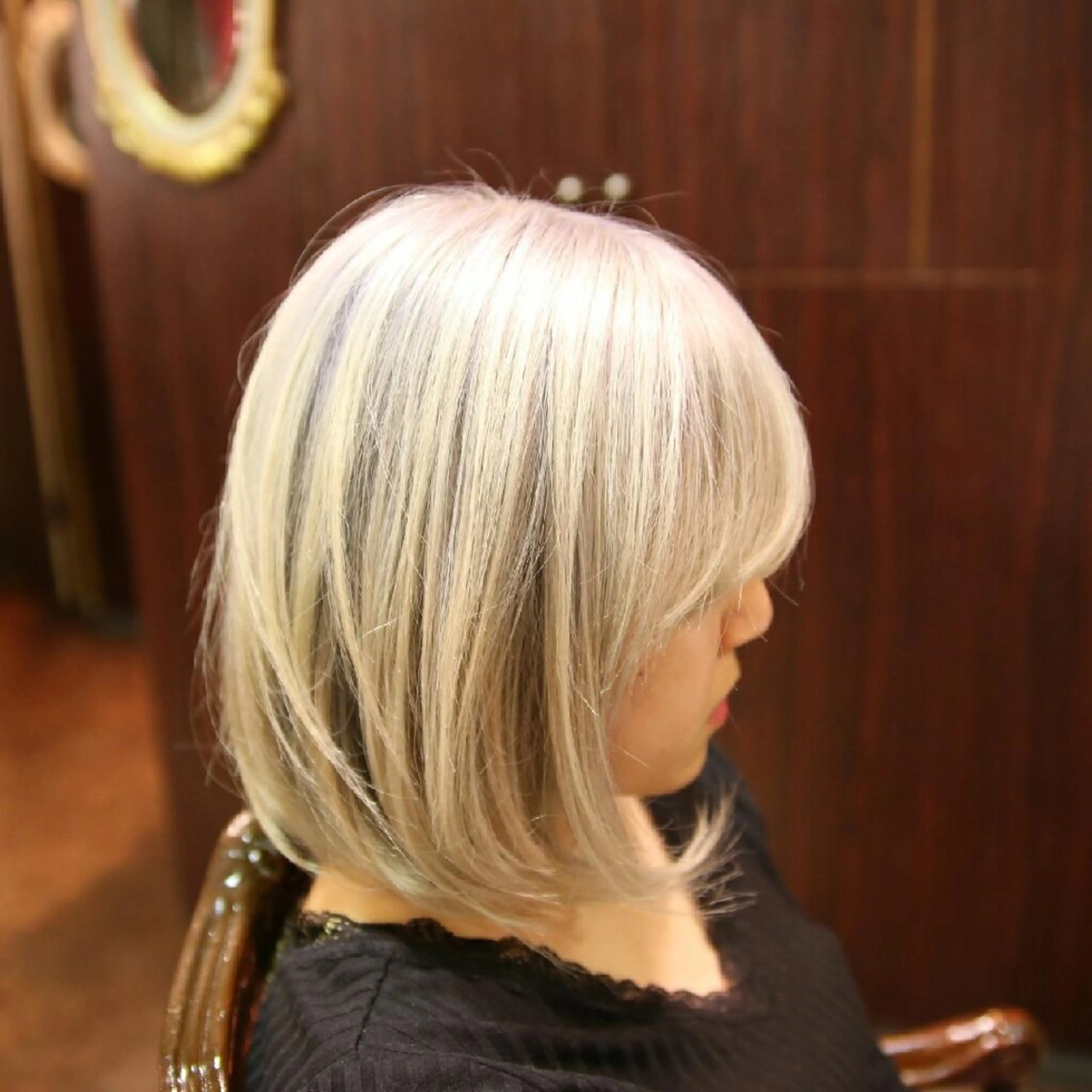 カラー ショート ブリーチ 艶髪✨ハイトーン ✨ホワイト✨北宗一郎のヘアスタイル