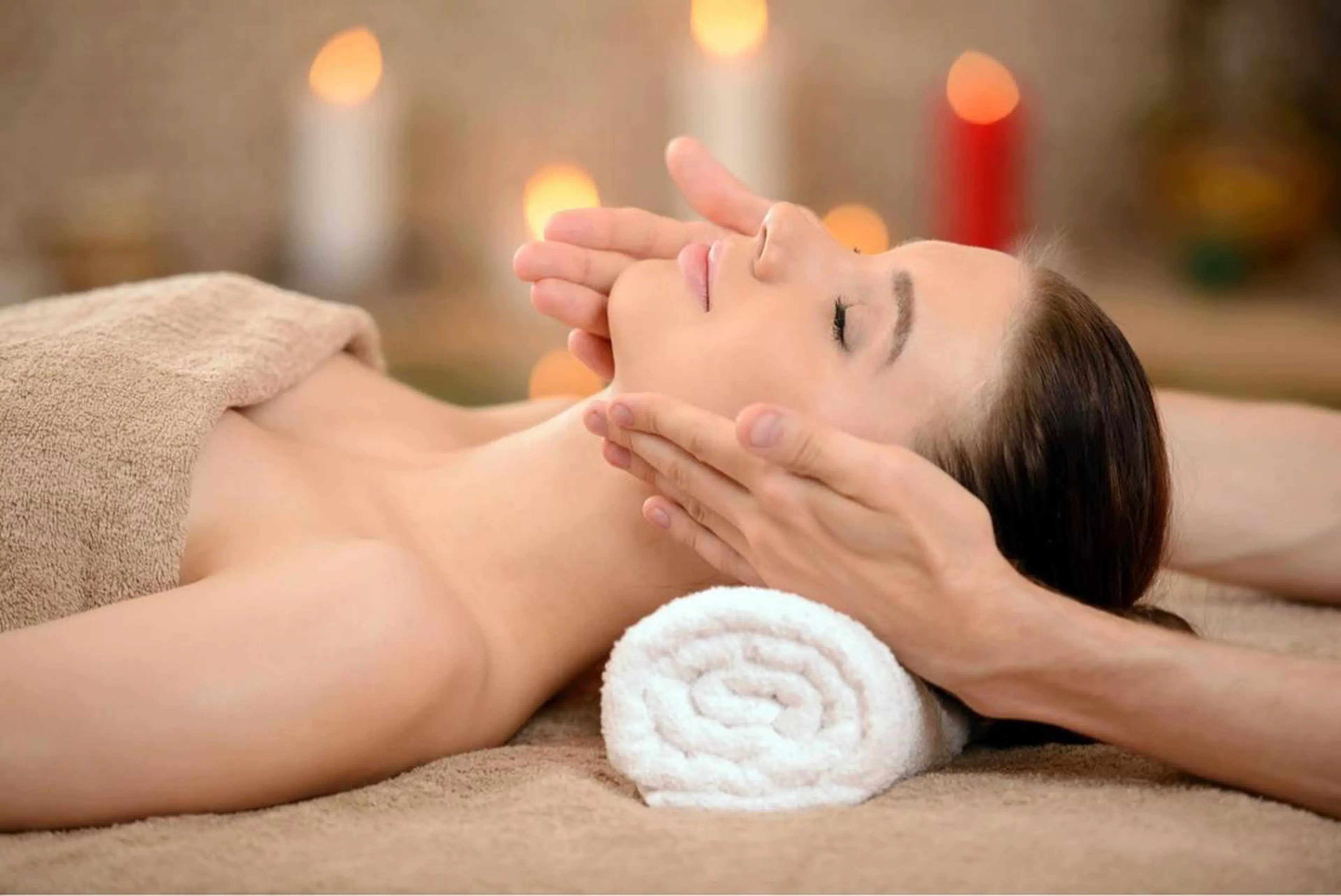 【期間限定価格】フェイス+デコルテマッサージ(モイストパック付)の写真