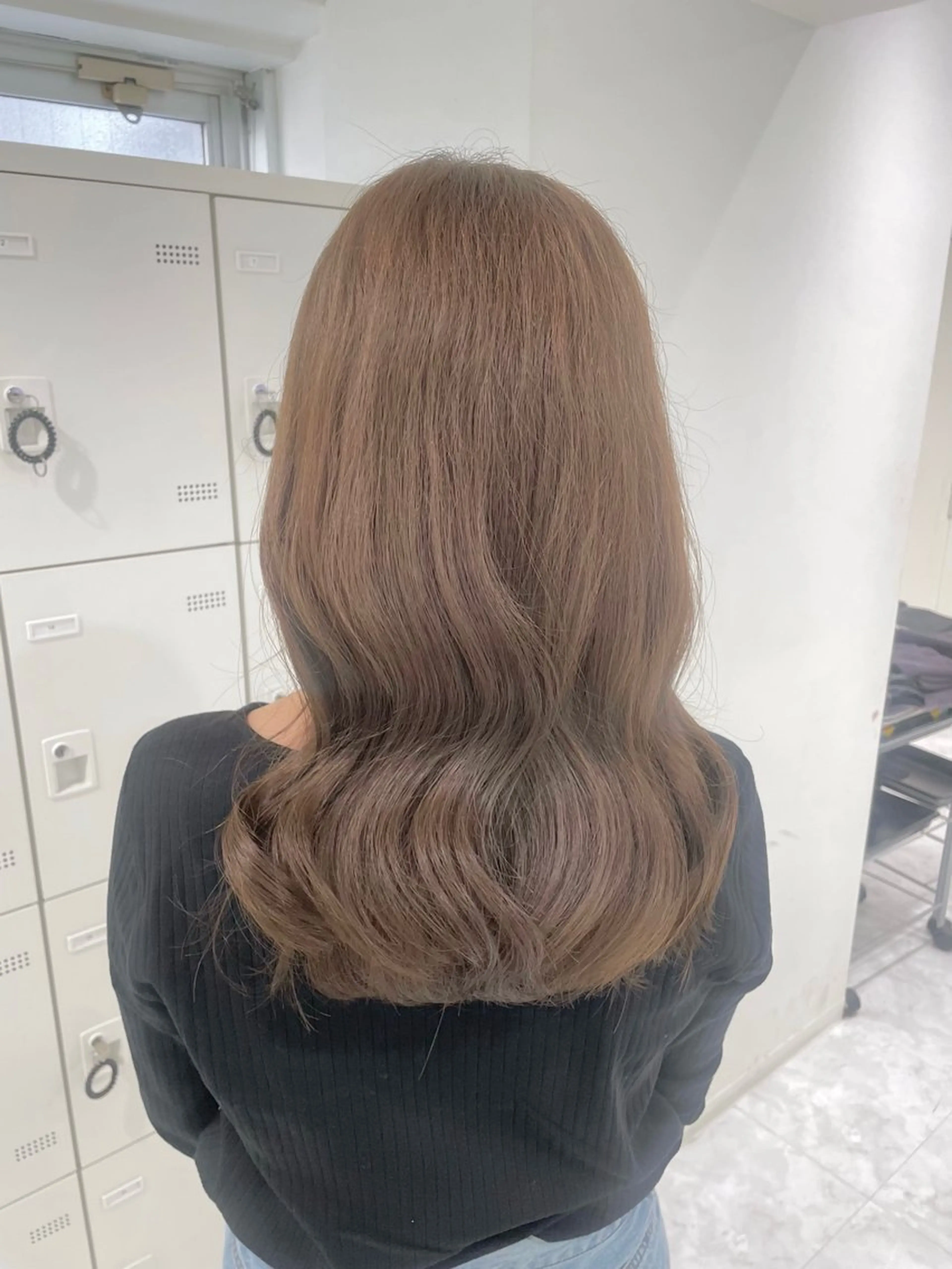 セミロング カラー パーマ ヘアアレンジ メンズ 透明感カラー・レイヤ ー🎀amika🎀のヘアスタイル