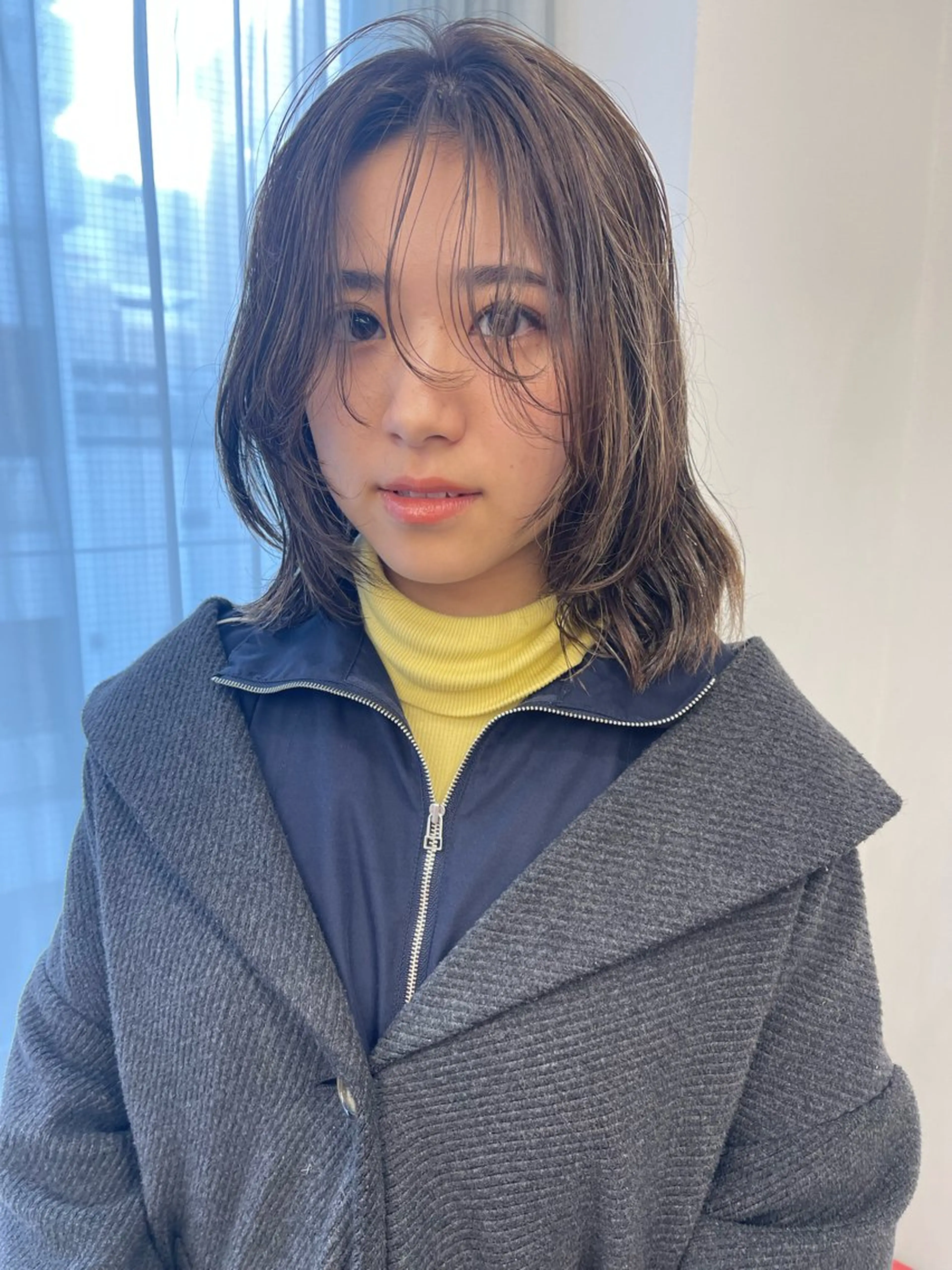 ミディアム カラー 💓パーマ，💗 レイヤーカットのヘアスタイル