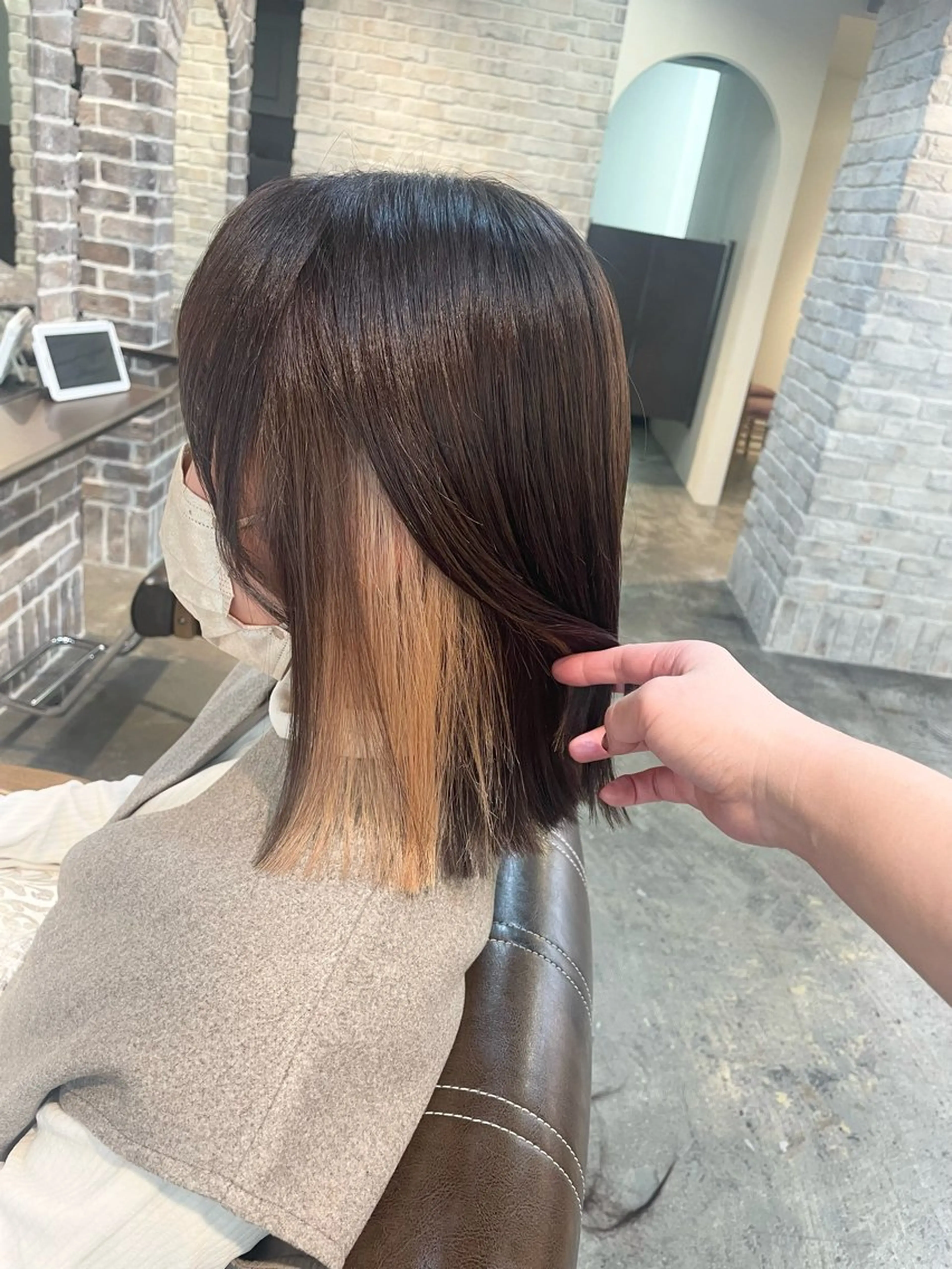 ミディアム カラー ベージュカラー ブリーチ イヤリングカラー 艶カラー/インナー /グラデ/大西小百合のヘアスタイル