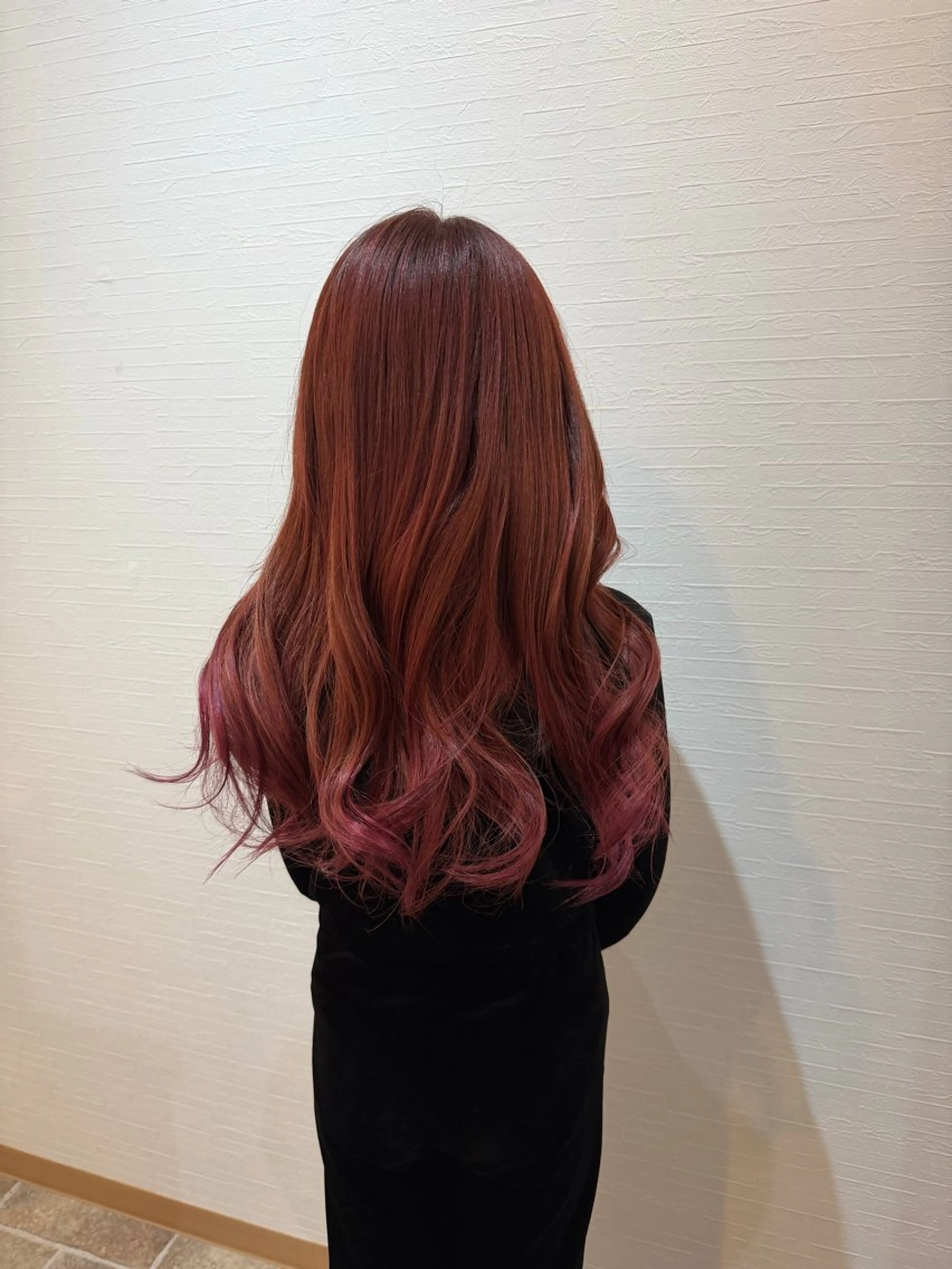 ロング カラー ピンクカラー レッドカラー ヘアカラー STAR-RIVER所属・AYANE／ 艶カラー🌟のヘアスタイル