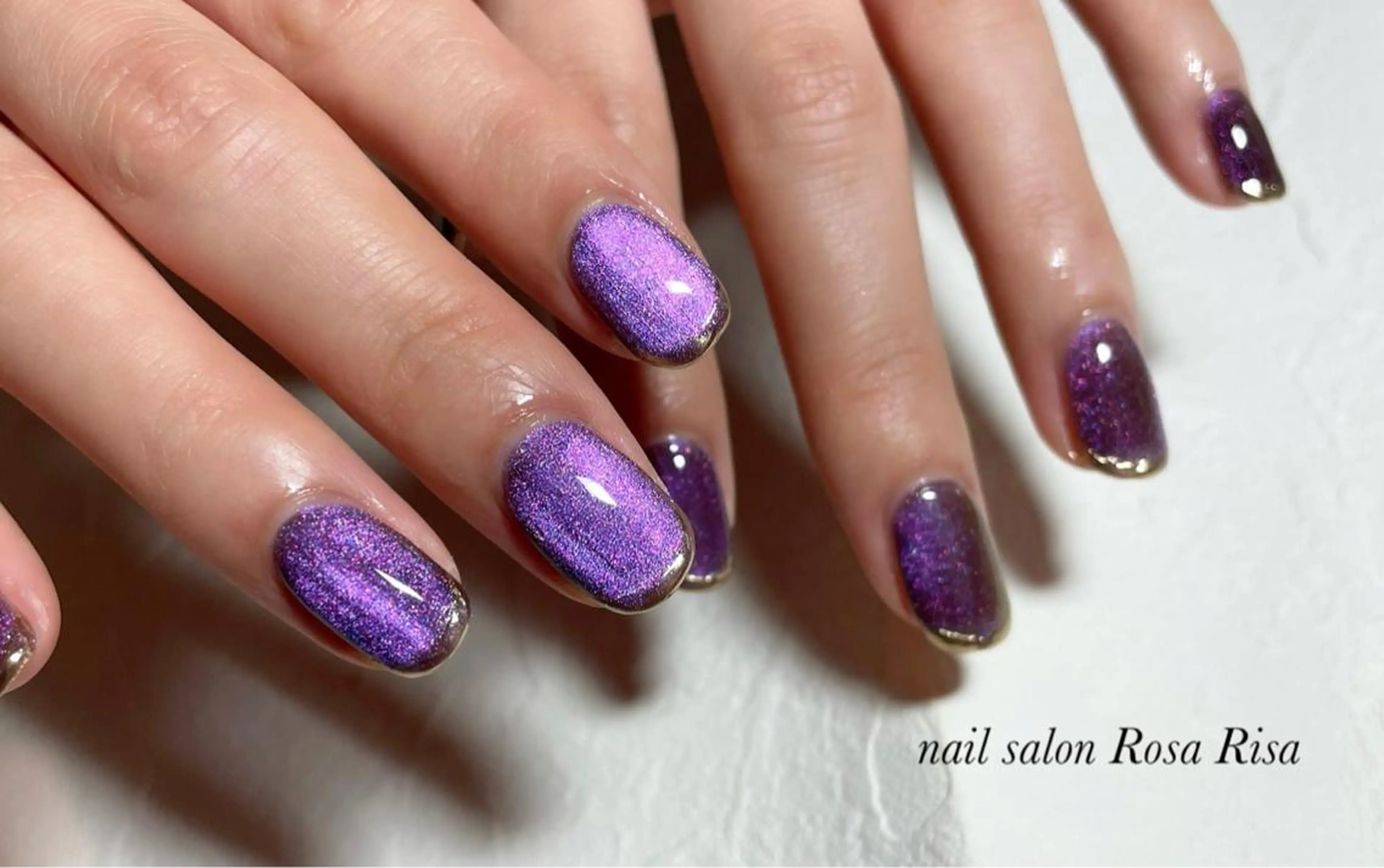 ミディアム ネイル パープルカラー ゴールド マグネットネイル パープル ネイルスタジオ シェイクユアハンズのネイルデザイン