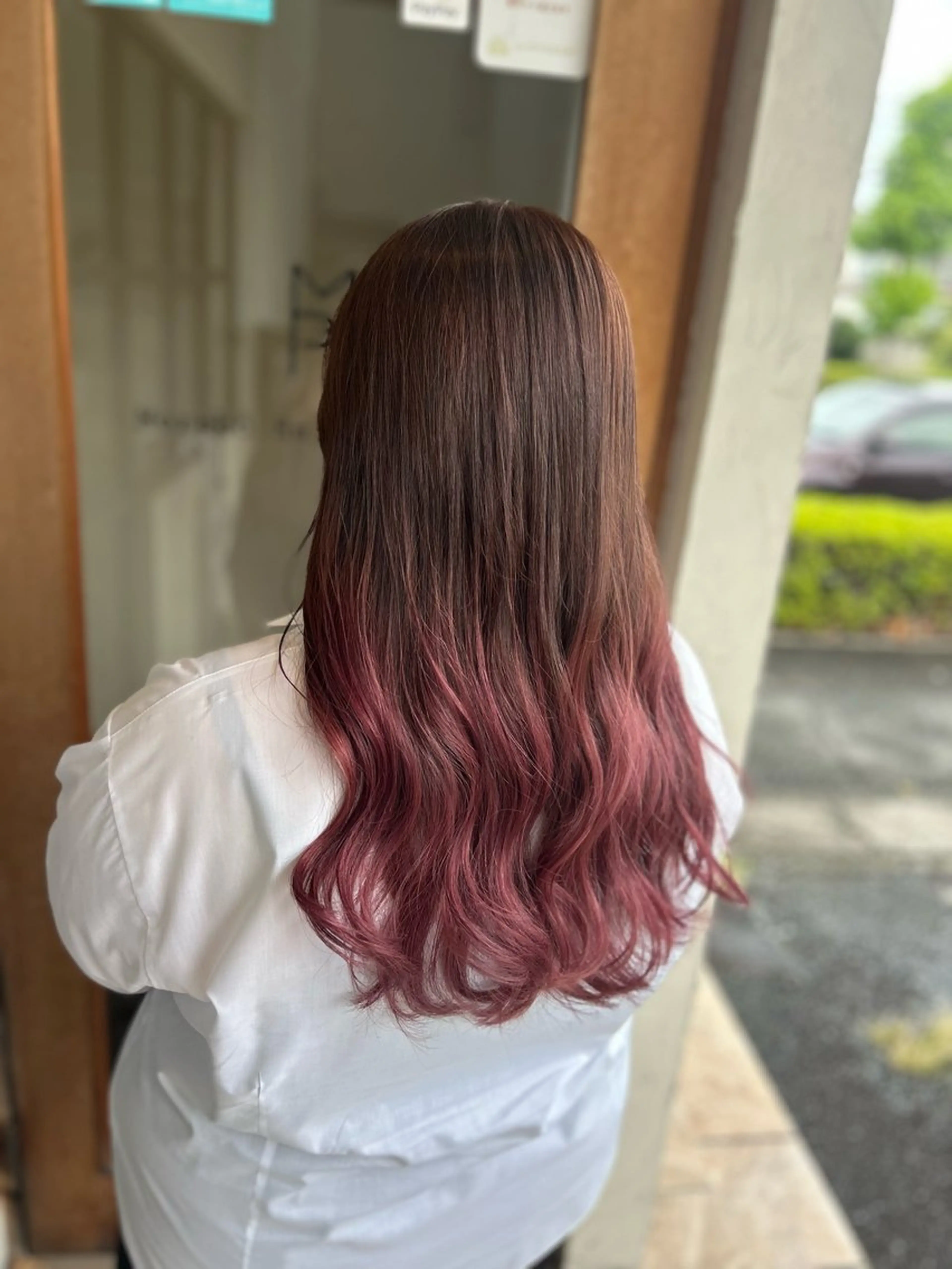 ロング カラー ブリーチ ブラウンカラー ショコラブラウン グラデーションカラー ピンクカラー カット ヘアカラー 井上 花音のヘアスタイル