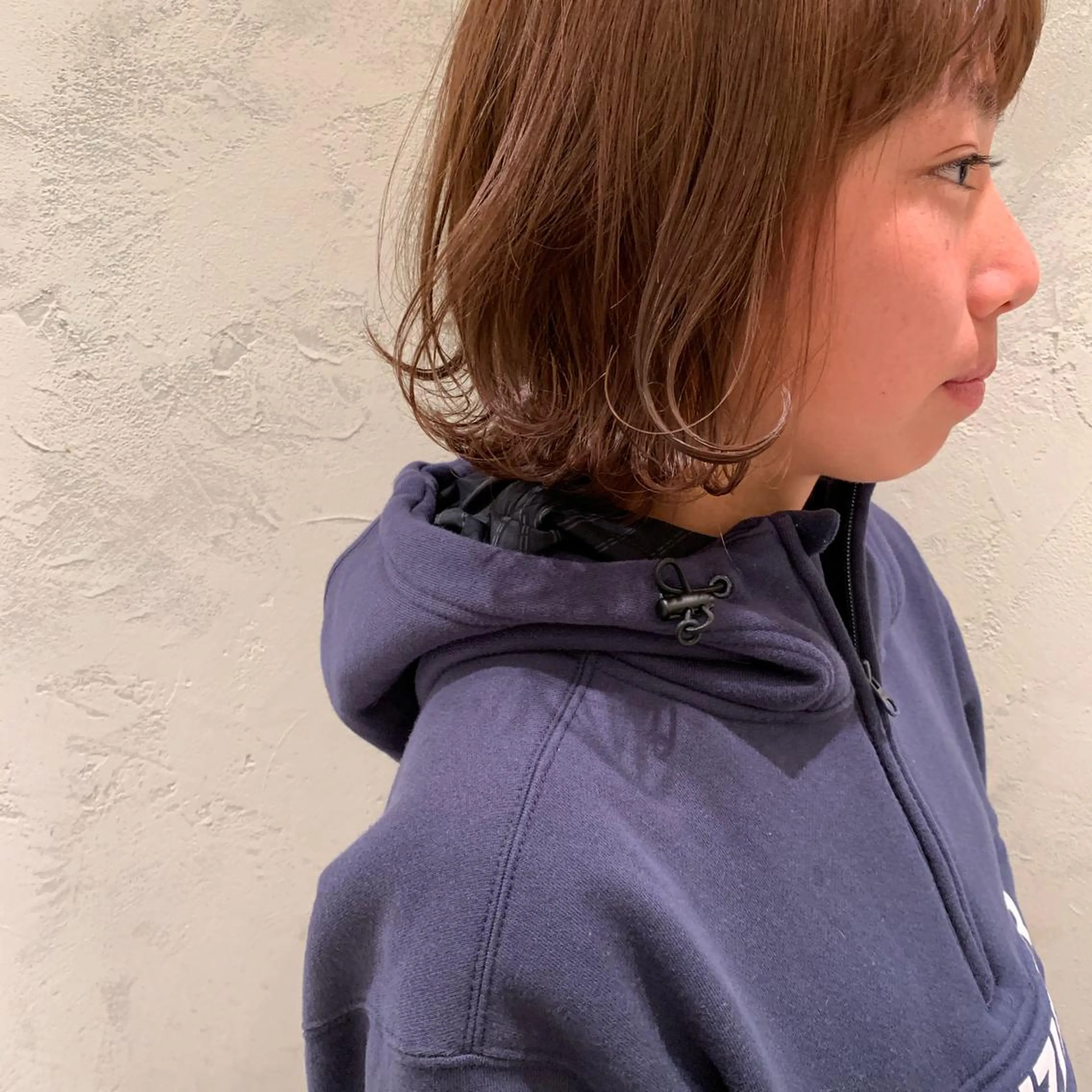 ショート ヘアカラー トリートメント SAKINO． ベージュカラーのヘアスタイル