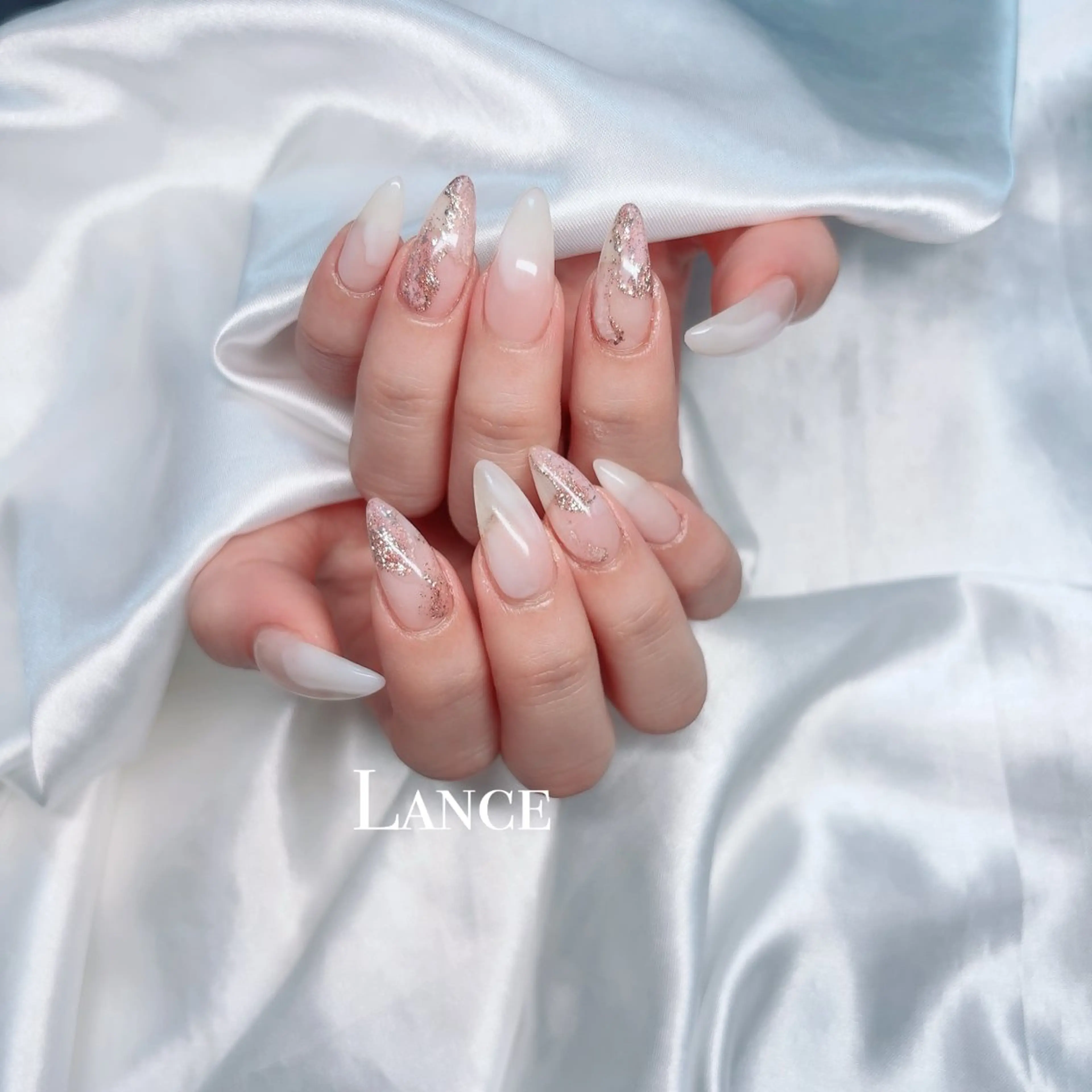 ネイル オーロラネイル フットネイル キラキラネイル 韓国ネイル ラメ(グリッター) ハンドネイル Lance nailのネイルデザイン