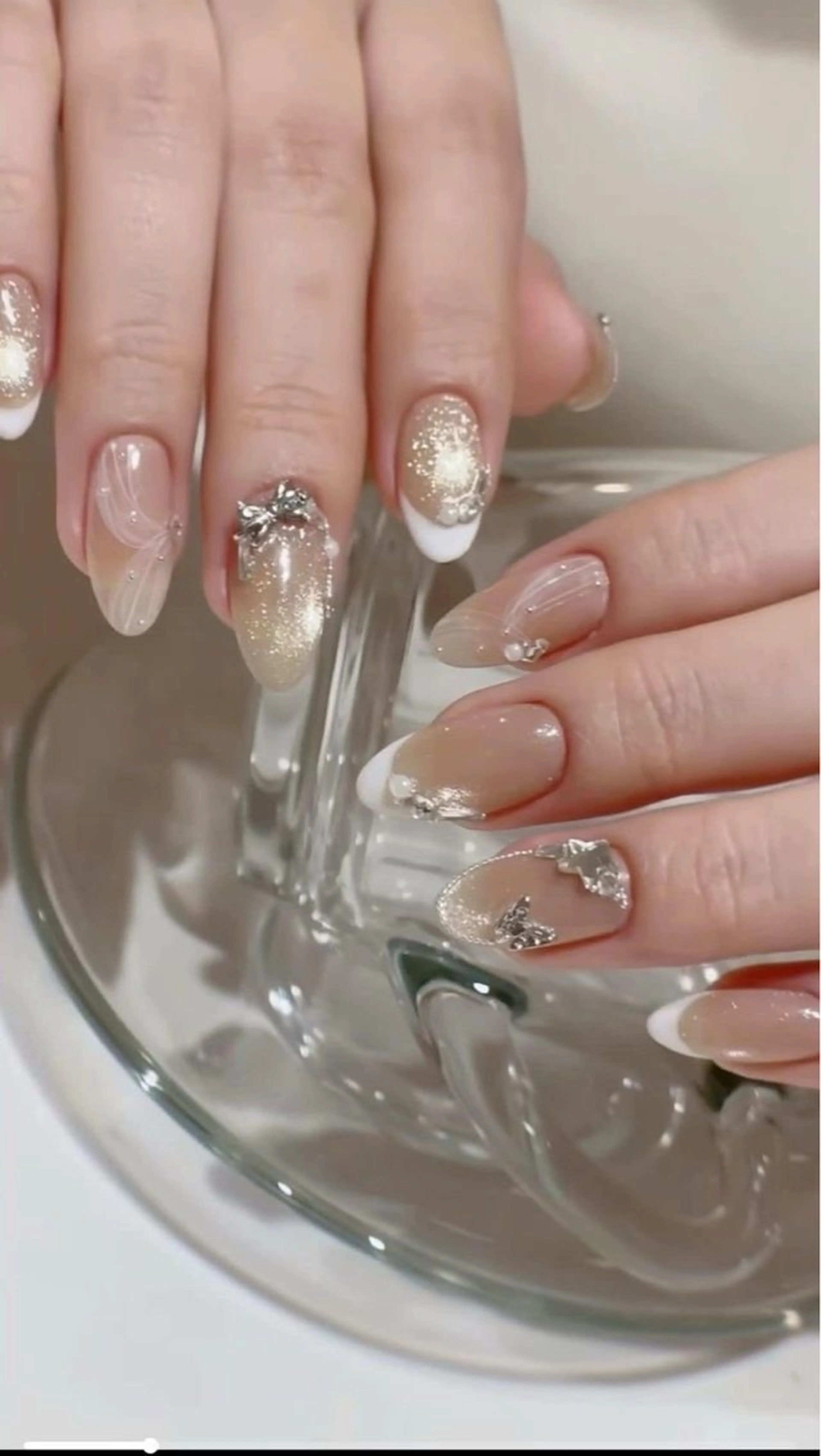 ネイル チークネイル ジェルネイル キラキラネイル 韓国ネイル マグネットネイル ハンドネイル viet phe所属・Vp ネイルのネイルデザイン