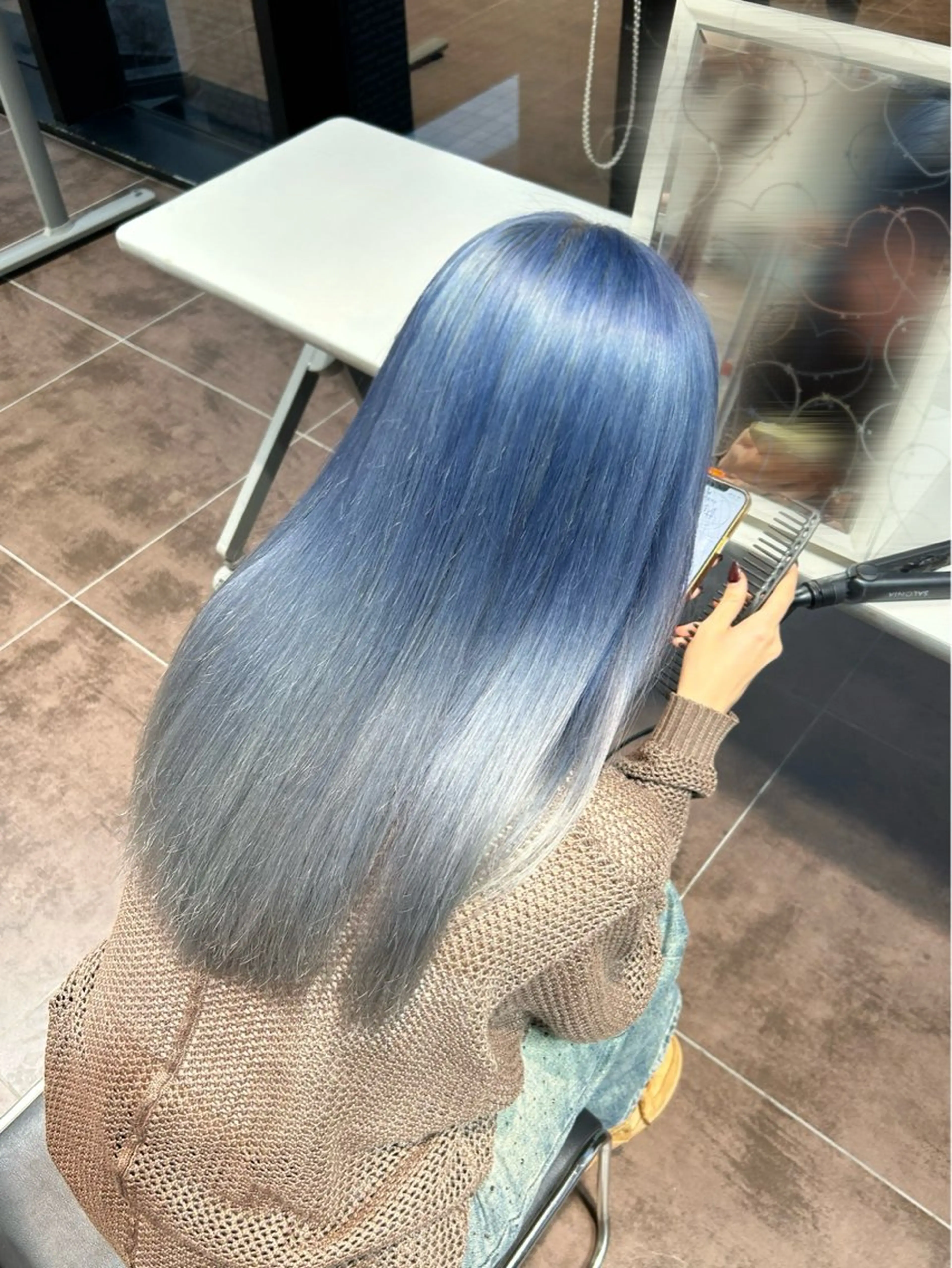 ロング カラー アッシュ ブルーカラー ハイトーンカラー Kurumi リトル渋谷のヘアスタイル