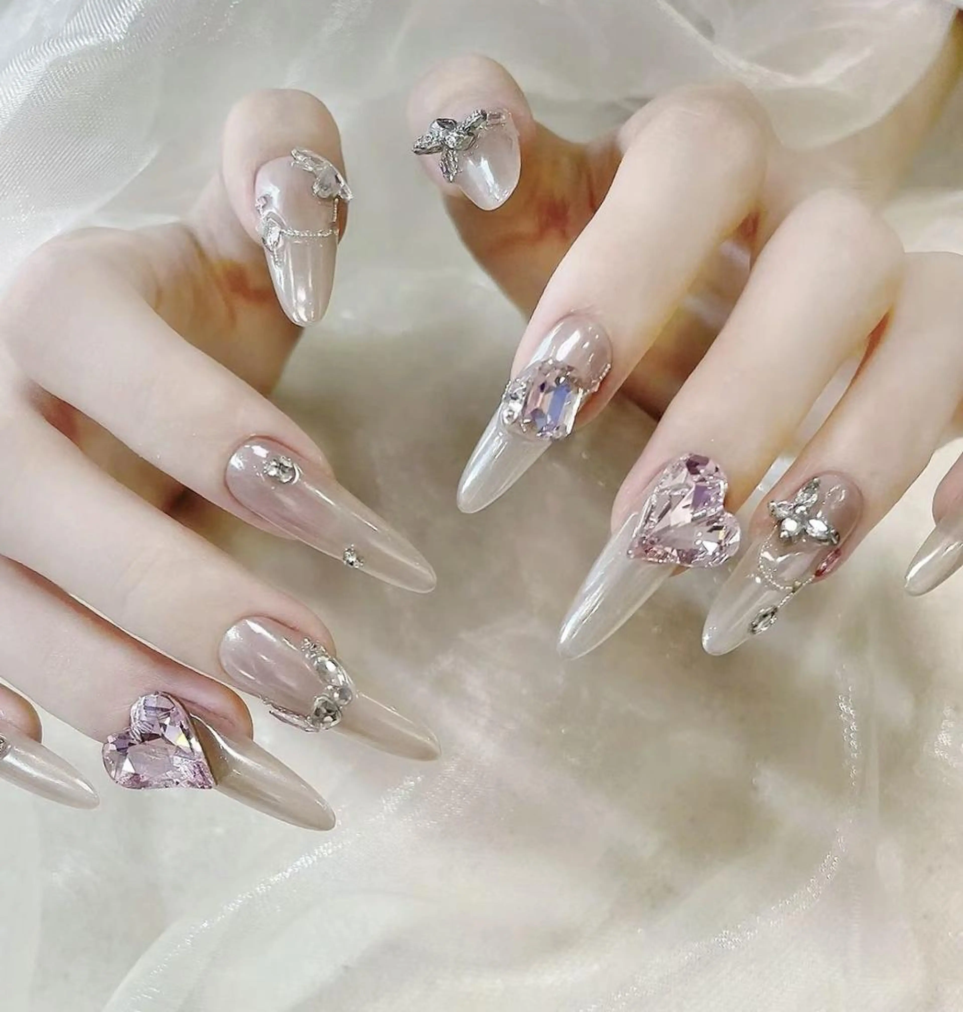 ネイル アートネイル 長さ出し ネイルチップ Queens momoのネイルデザイン