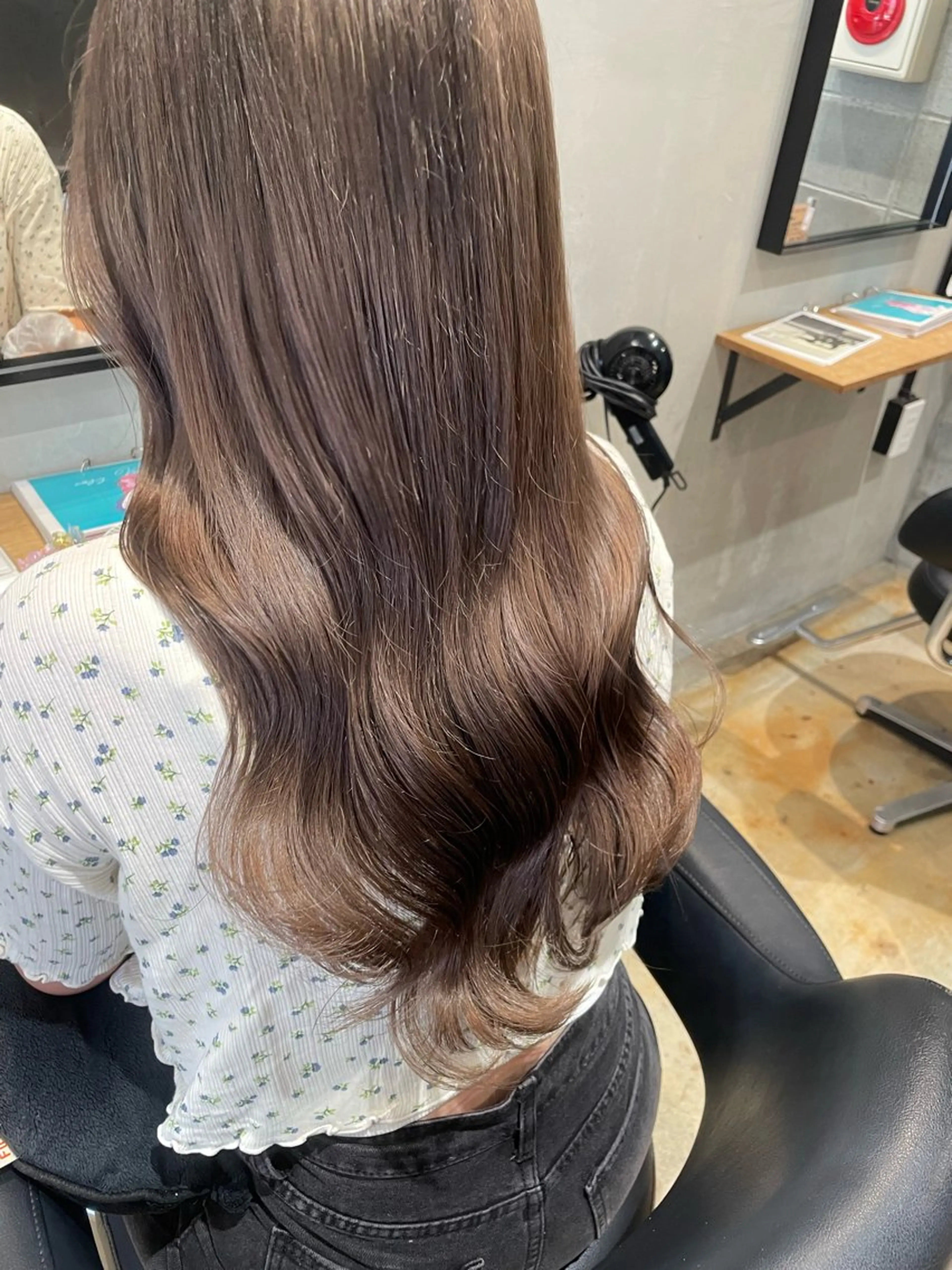 ミディアム カラー ベージュカラー ブラウンカラー ブラウンベージュ 博多/ブリーチ/レイ ヤーカット/莉子のヘアスタイル