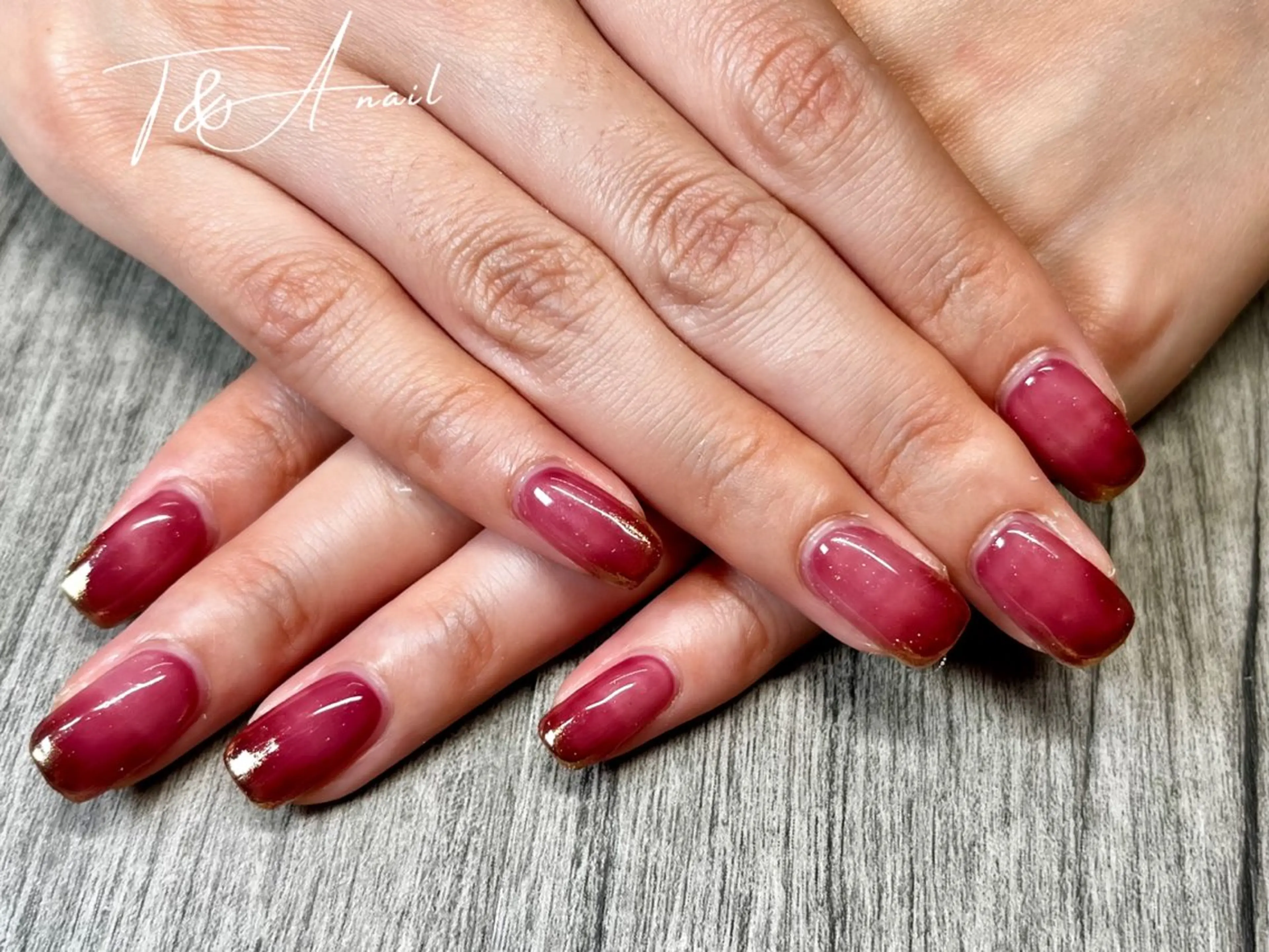 ネイル クリアネイル ジェルネイル ニュアンスネイル ワンカラーネイル 赤色 ハンドネイル T&A nailのネイルデザイン