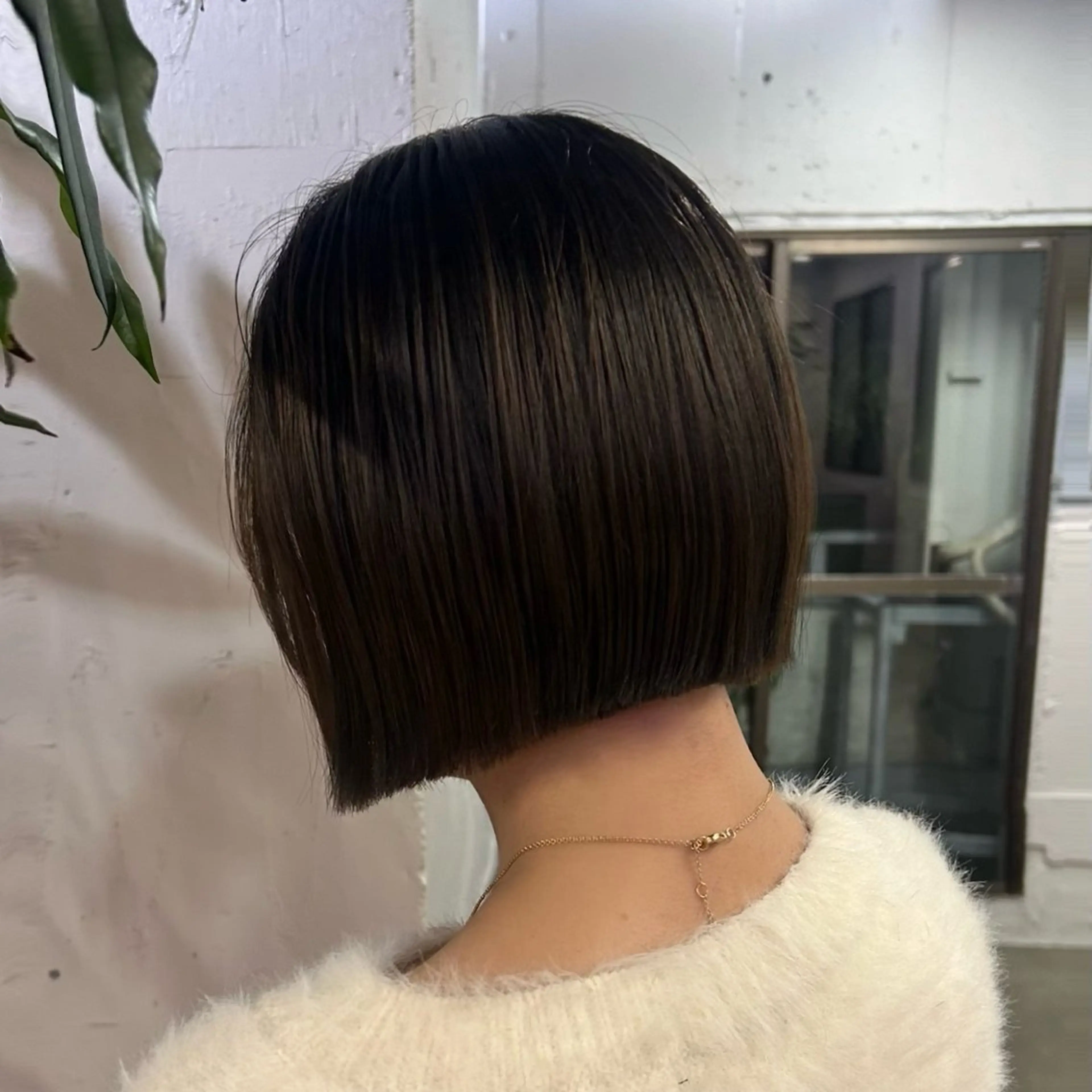 ショート 小顔に見えるボブ 透明感カラー🪽のヘアスタイル