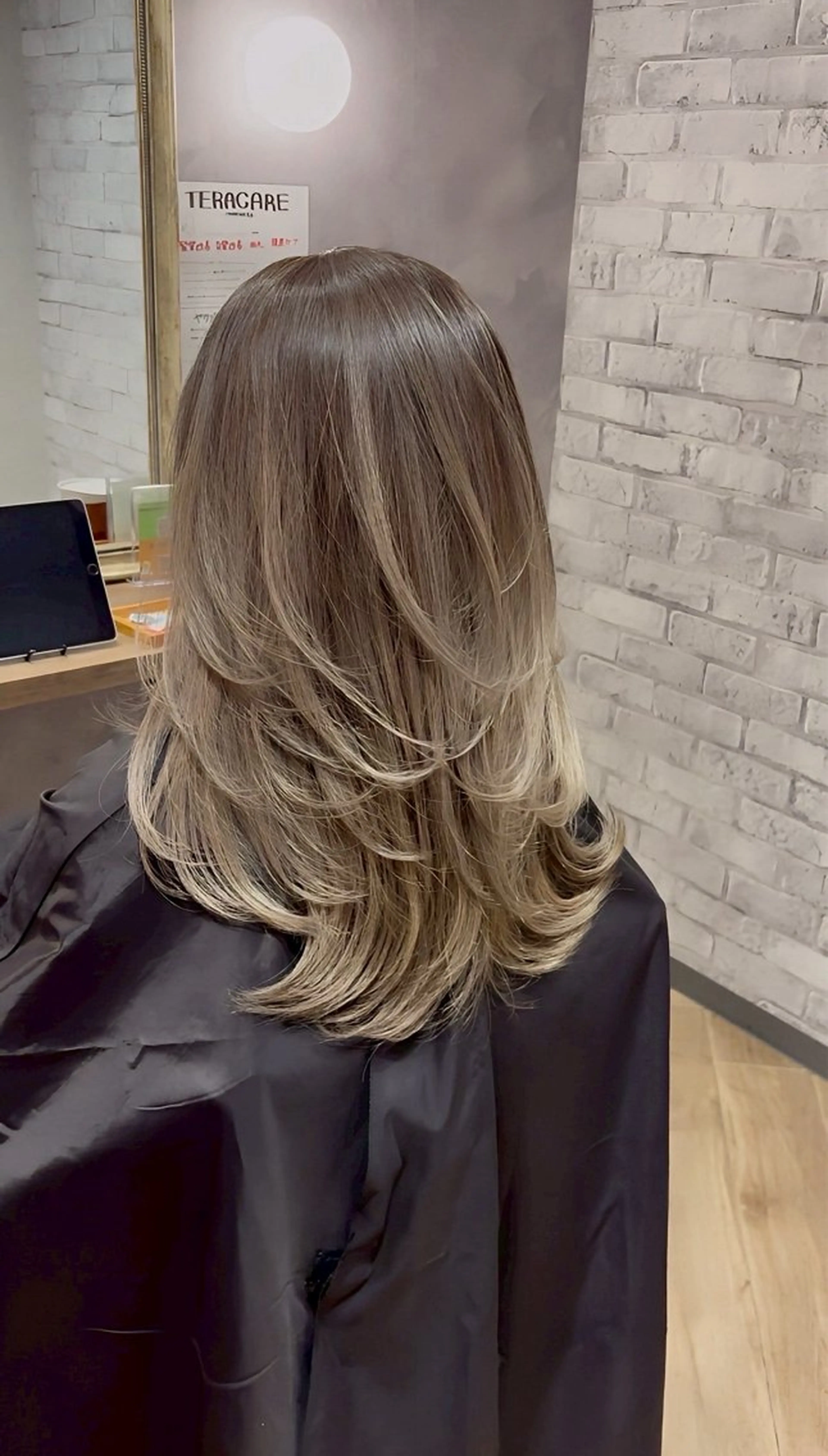 ロング ヘアカラー 阪急箕面駅 艶カラー/縮毛矯正のヘアスタイル